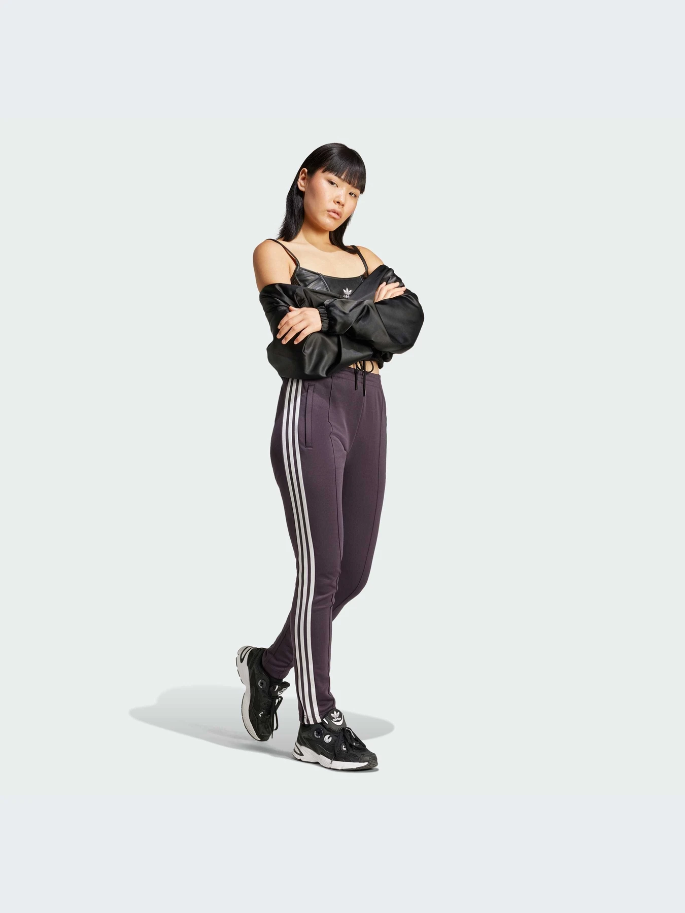 Брюки Adidas Adicolor модель IY2185-KZ Брюки Adidas Adicolor модель IY2185-KZ Фото