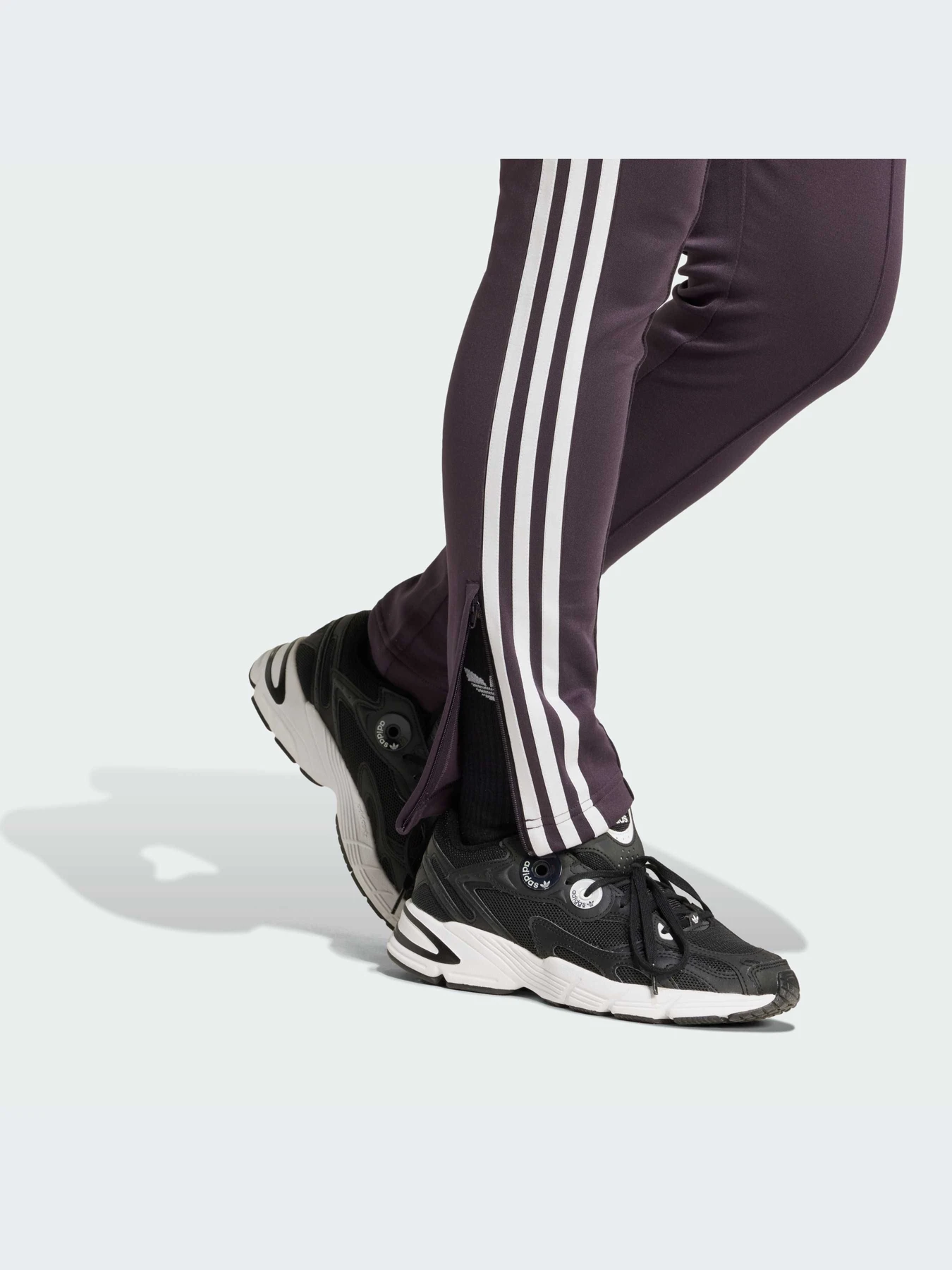 Брюки Adidas Adicolor модель IY2185-KZ Брюки Adidas Adicolor модель IY2185-KZ Фото
