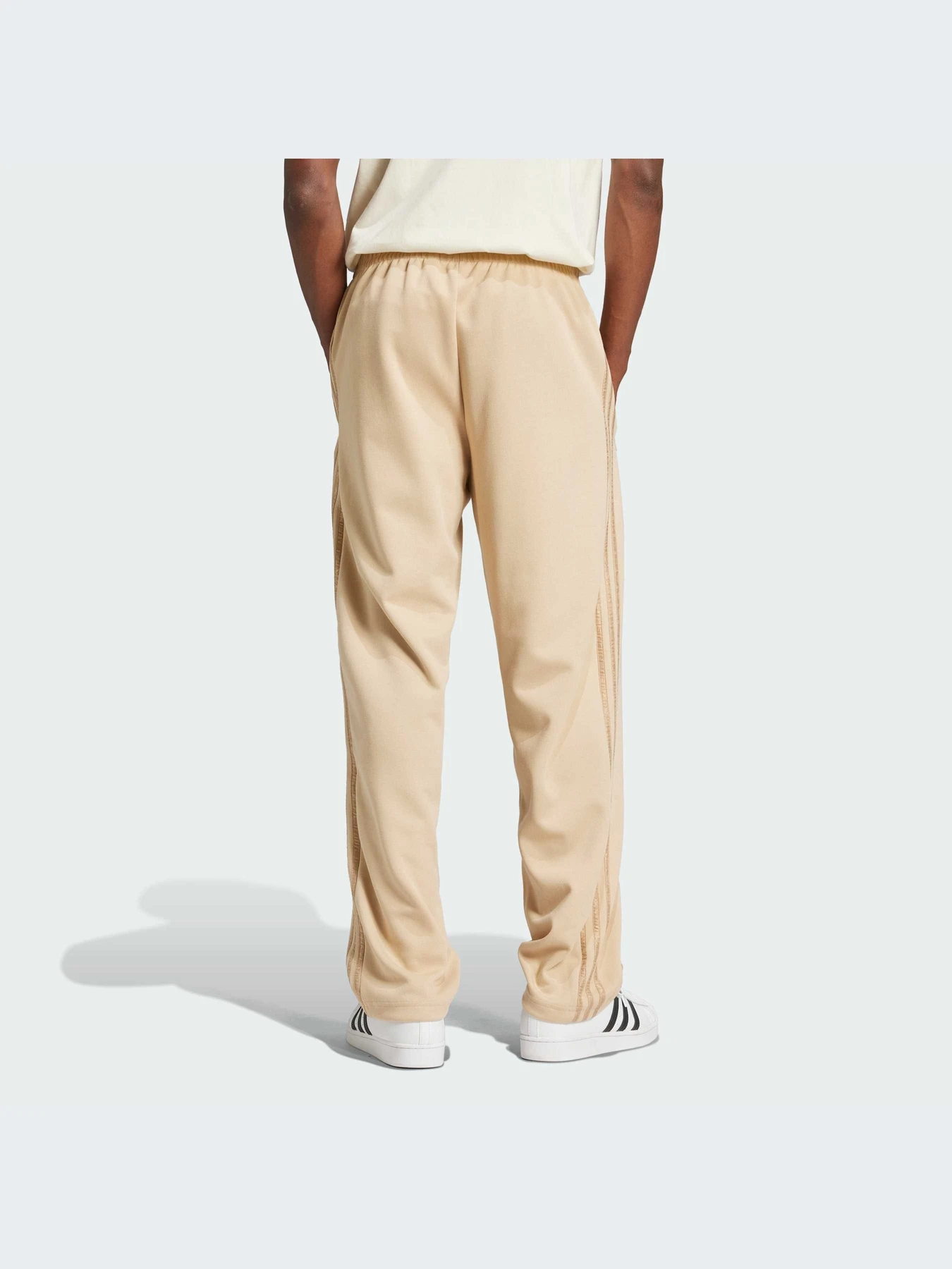 Брюки Adidas Graphics модель IX6737-KZ Брюки Adidas Graphics модель IX6737-KZ Фото