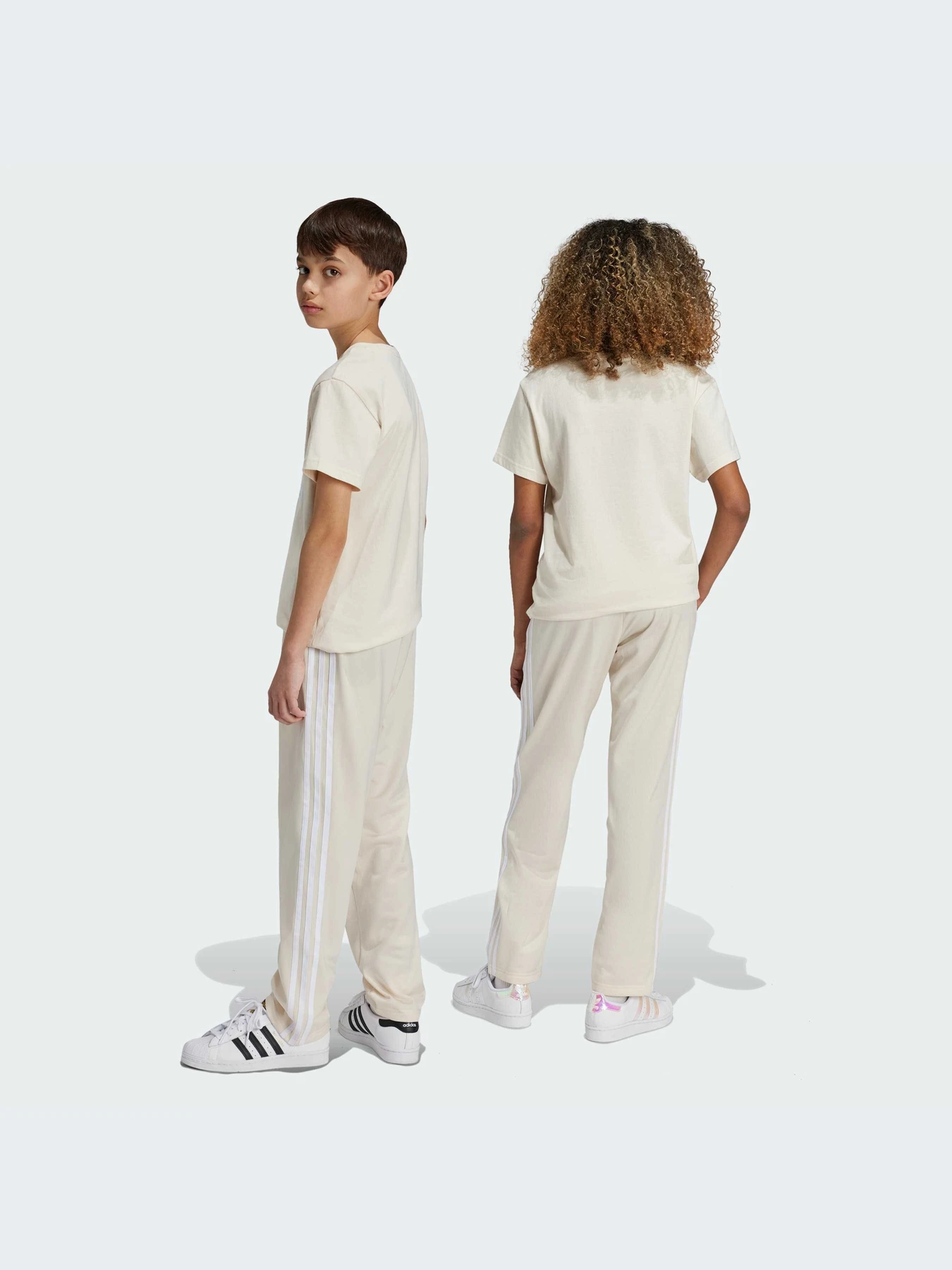 Брюки Adidas Adicolor модель IY9802-KZ Брюки Adidas Adicolor модель IY9802-KZ Фото