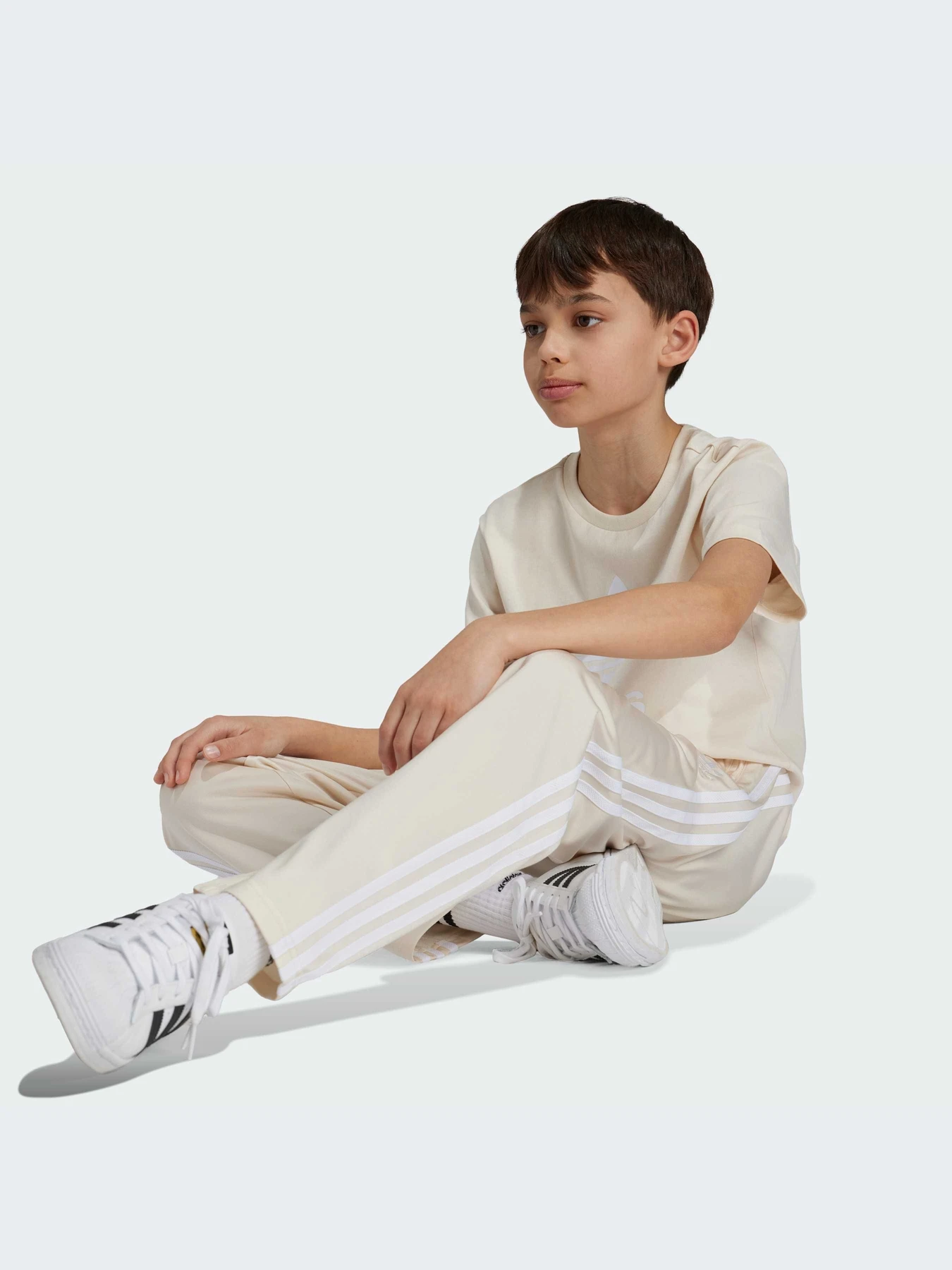 Брюки Adidas Adicolor модель IY9802-KZ Брюки Adidas Adicolor модель IY9802-KZ Фото