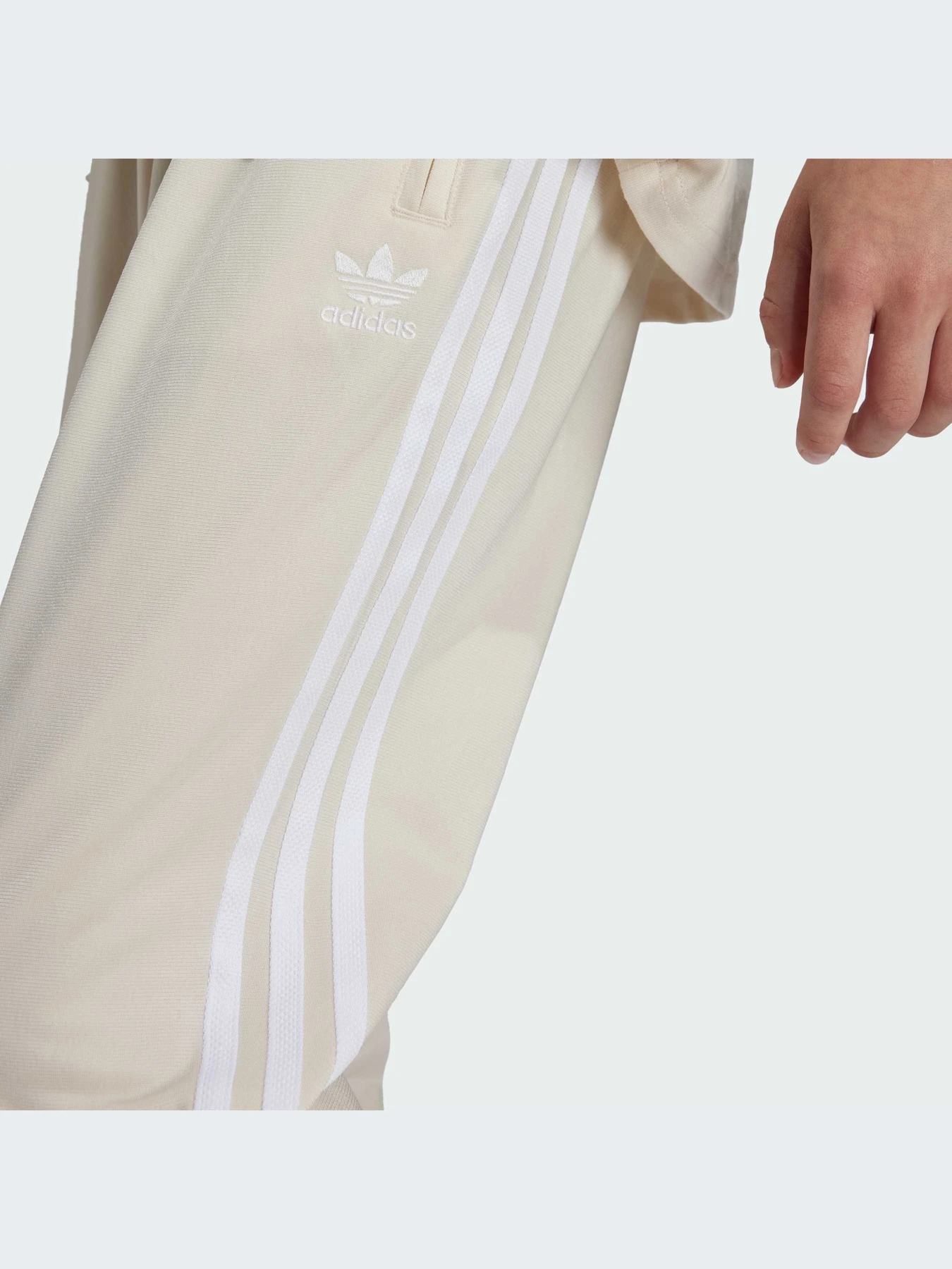 Брюки Adidas Adicolor модель IY9802-KZ Брюки Adidas Adicolor модель IY9802-KZ Фото