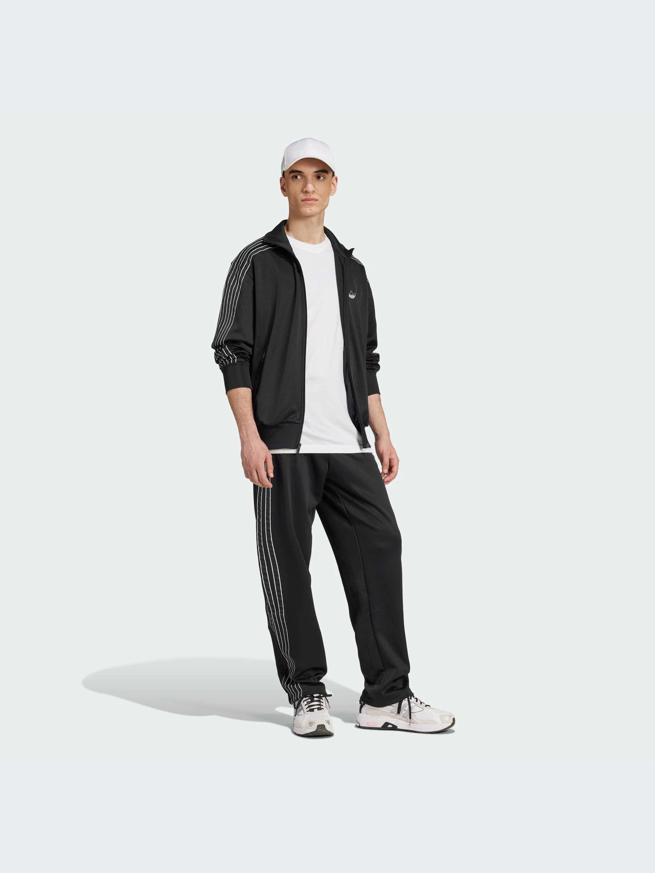 Худи и свитшоты Adidas Adicolor модель IY4887-KZ Худи и свитшоты Adidas Adicolor модель IY4887-KZ Фото