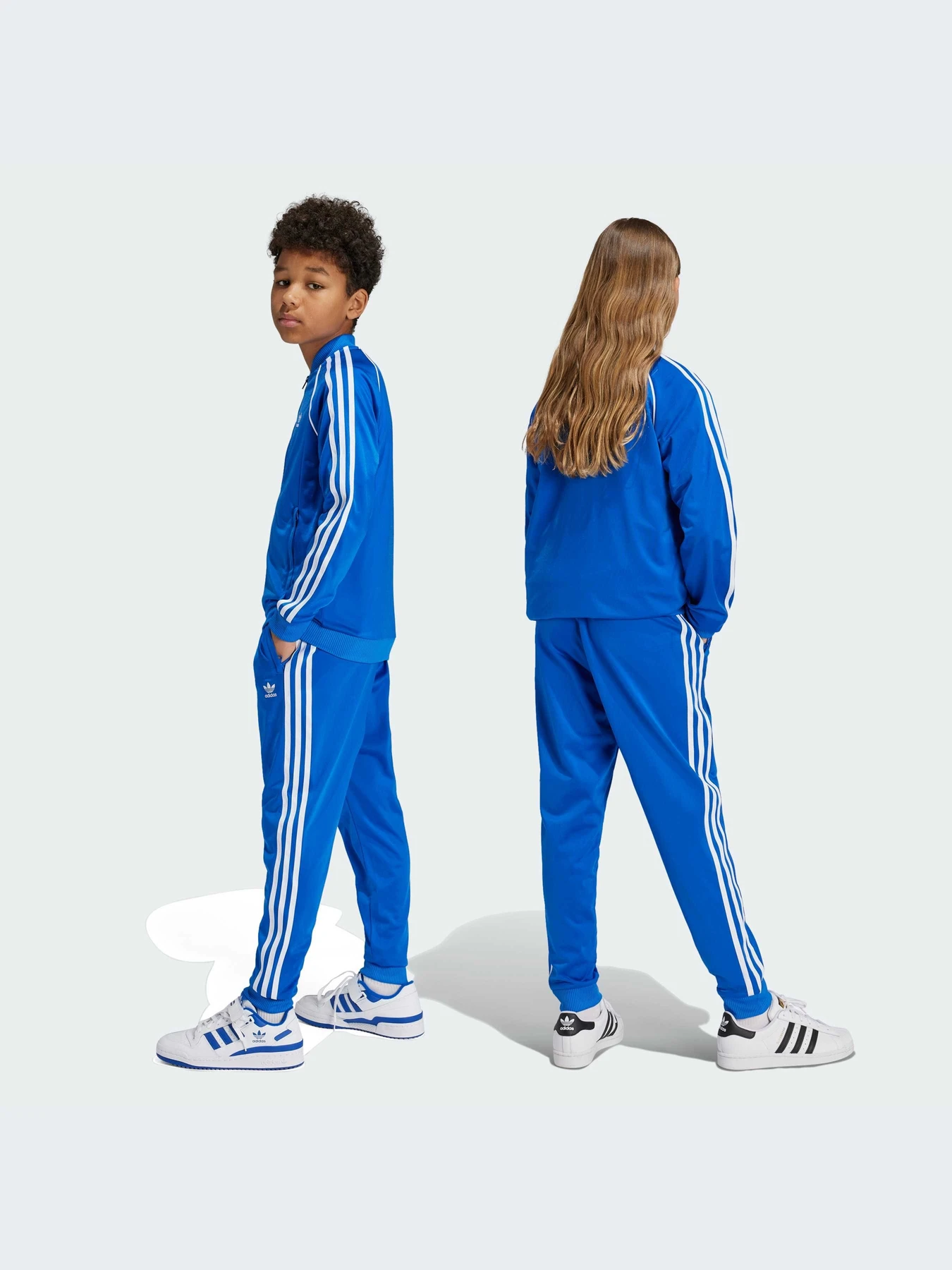 Брюки Adidas Adicolor модель IY4007-KZ Брюки Adidas Adicolor модель IY4007-KZ Фото