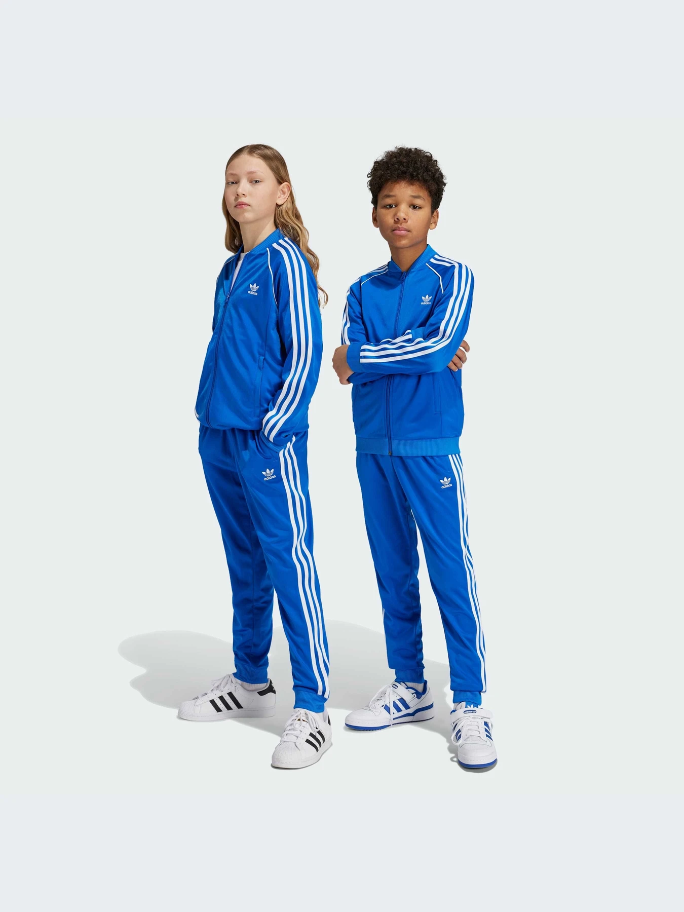 Брюки Adidas Adicolor модель IY4007-KZ Брюки Adidas Adicolor модель IY4007-KZ Фото