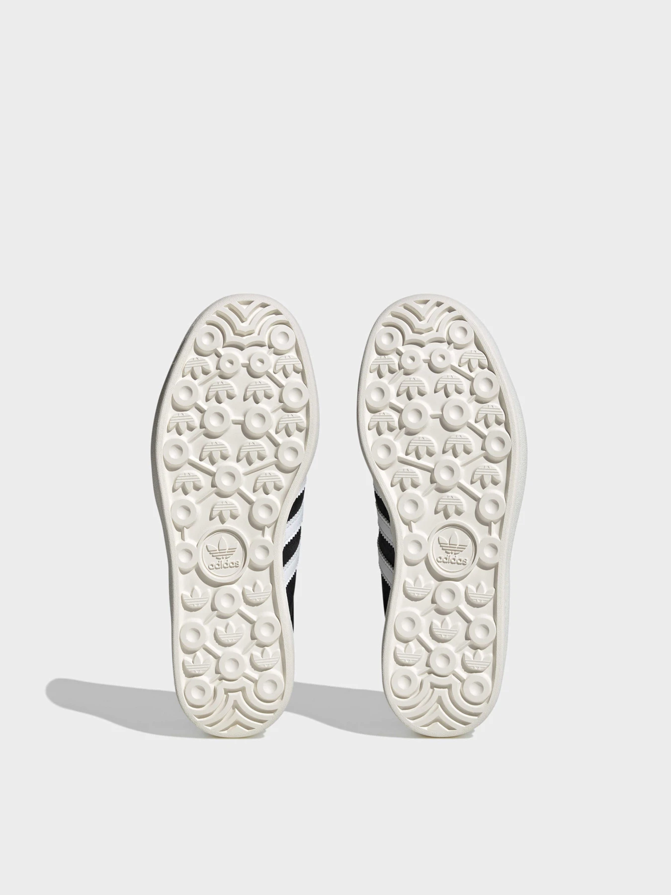 Кроссовки Adidas модель HQ6912 Кроссовки Adidas модель HQ6912 Фото