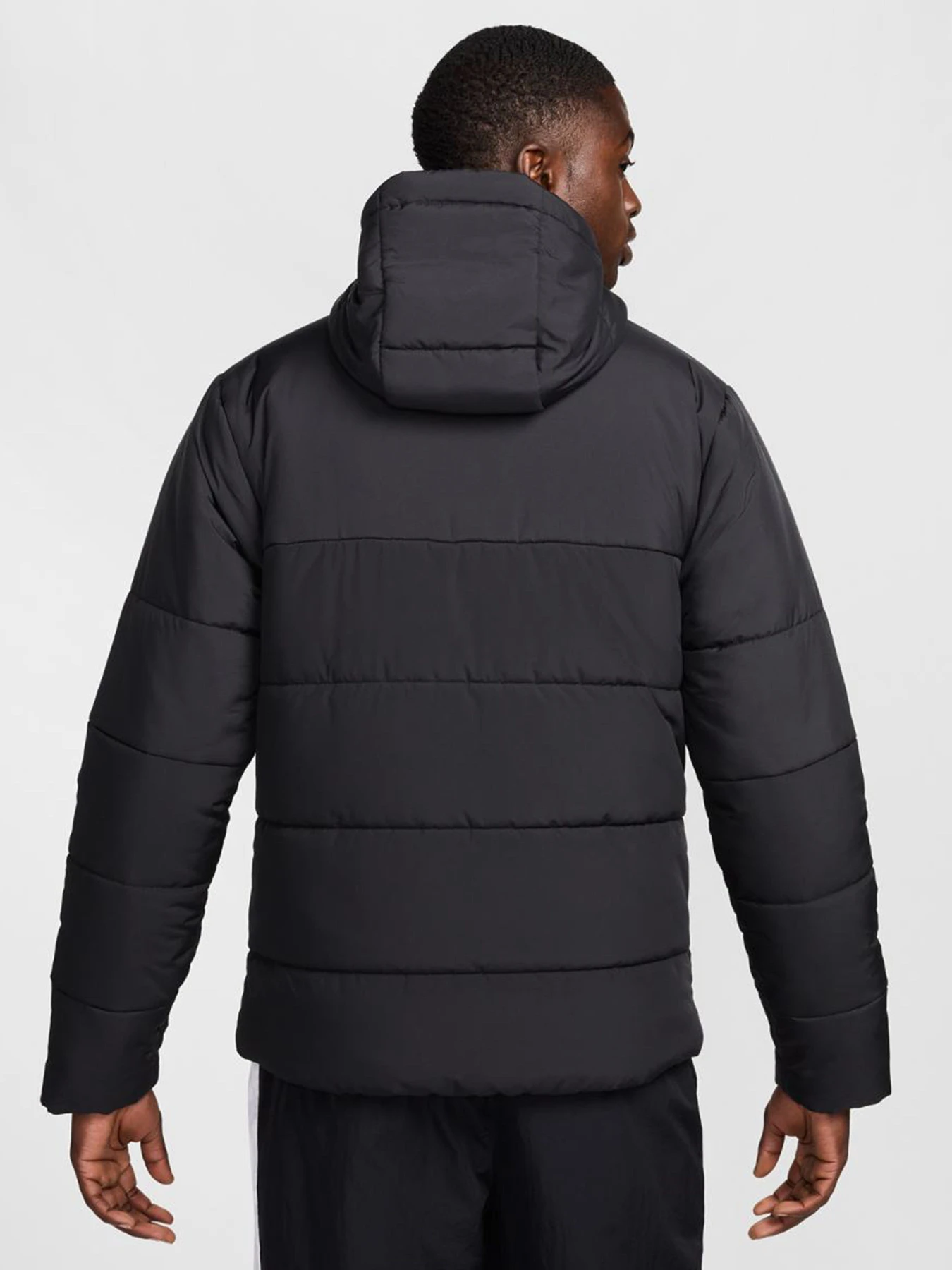 Куртки и дубленки NIKE модель HM0198-011 Куртки и дубленки NIKE модель HM0198-011 Фото