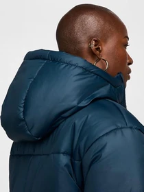 Куртки и дубленки NIKE модель FZ5899-478 Фото
