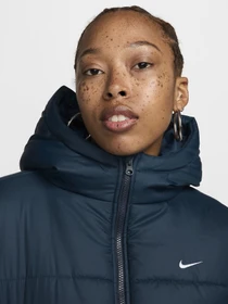 Куртки и дубленки NIKE модель FZ5903-478 Фото