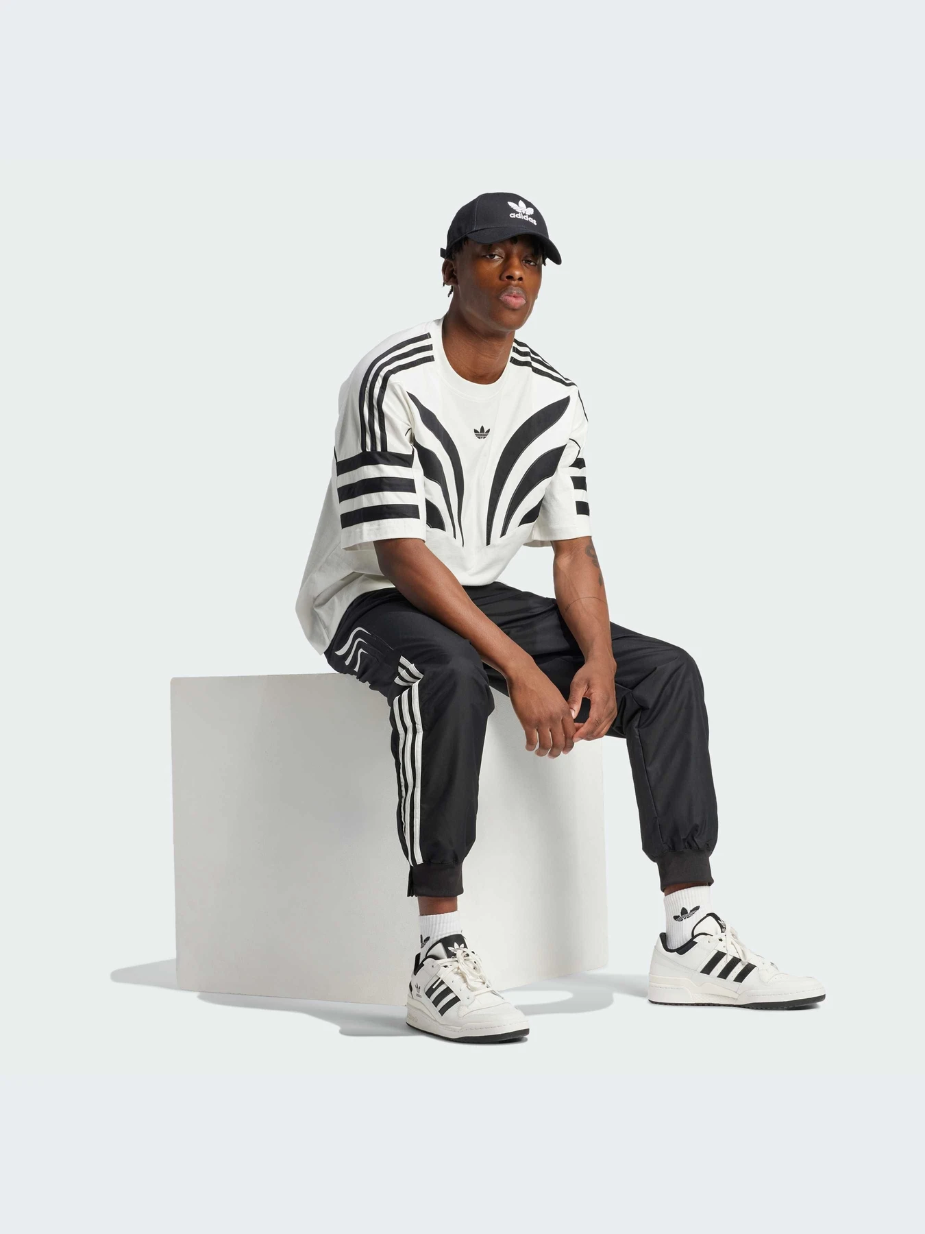 Брюки Adidas модель IX6723-KZ Брюки Adidas модель IX6723-KZ Фото