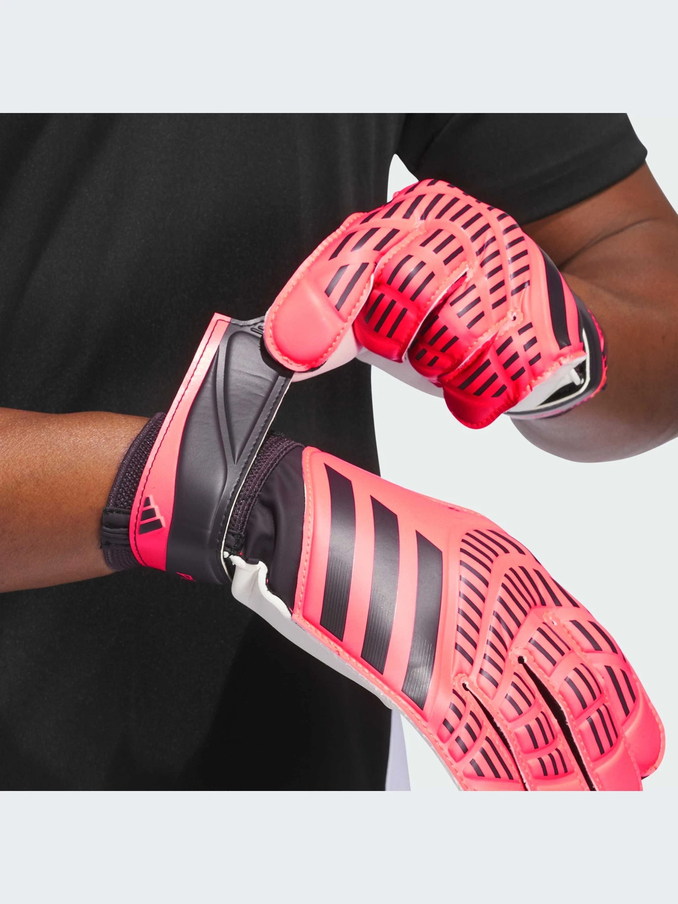 Перчатки для спорта Adidas Predator модель IX3871-KZ Перчатки для спорта Adidas Predator модель IX3871-KZ Фото