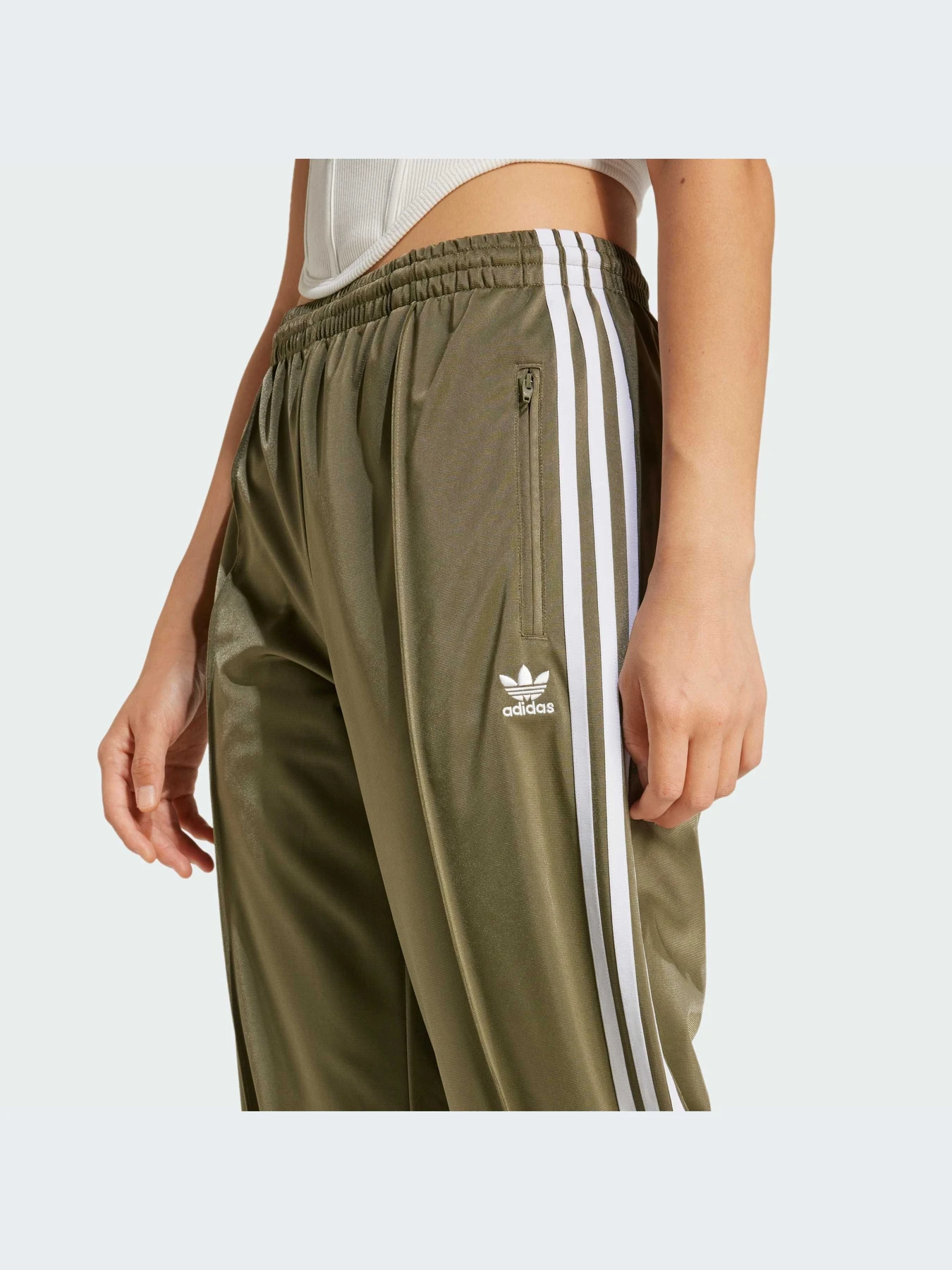 Брюки Adidas Adicolor модель IY4720-KZ Брюки Adidas Adicolor модель IY4720-KZ Фото