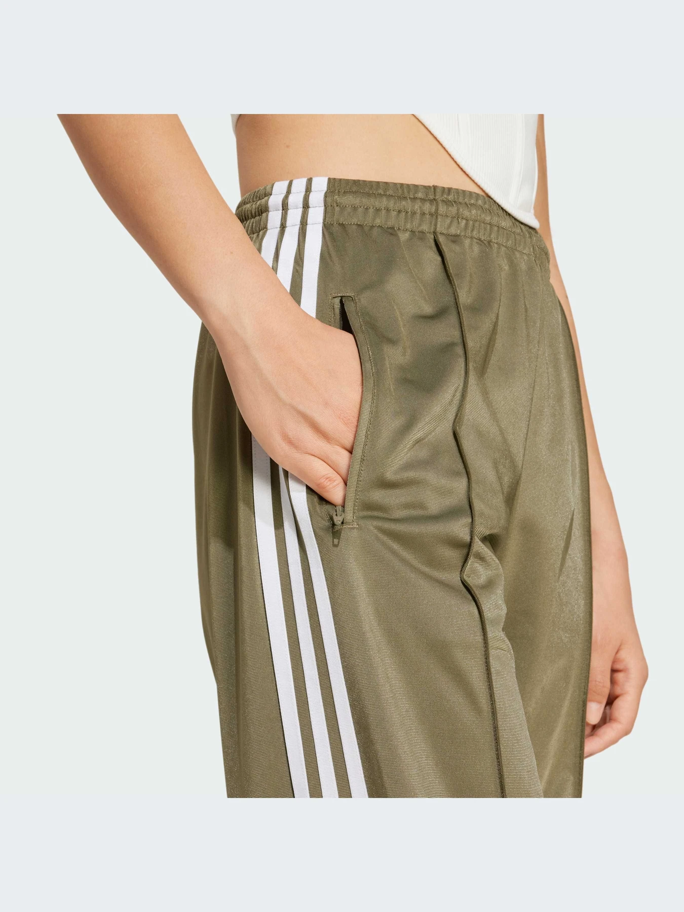 Брюки Adidas Adicolor модель IY4720-KZ Брюки Adidas Adicolor модель IY4720-KZ Фото