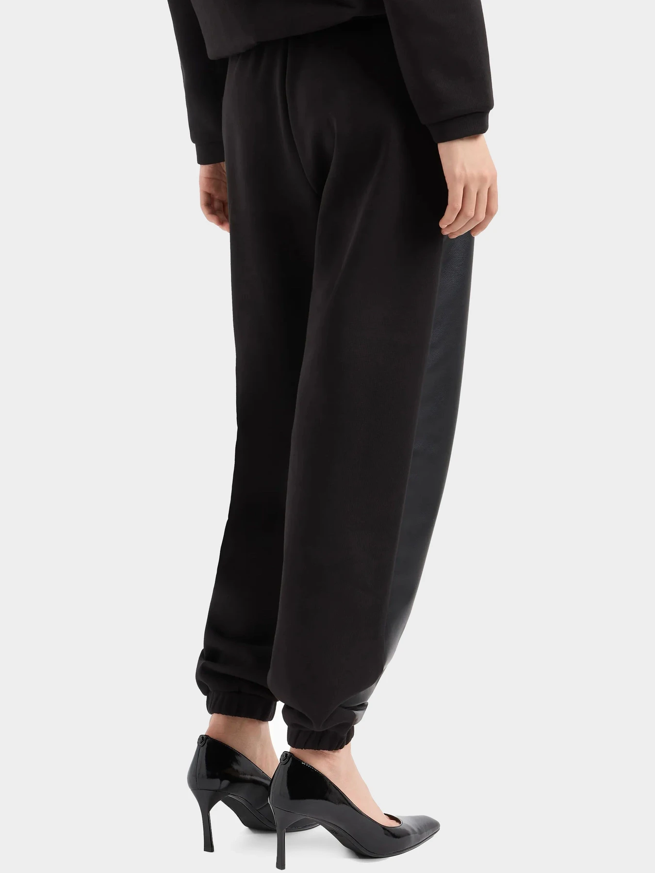 Брюки Armani Exchange модель 6DYP91-YJFLZ-1200 Брюки Armani Exchange модель 6DYP91-YJFLZ-1200 Фото