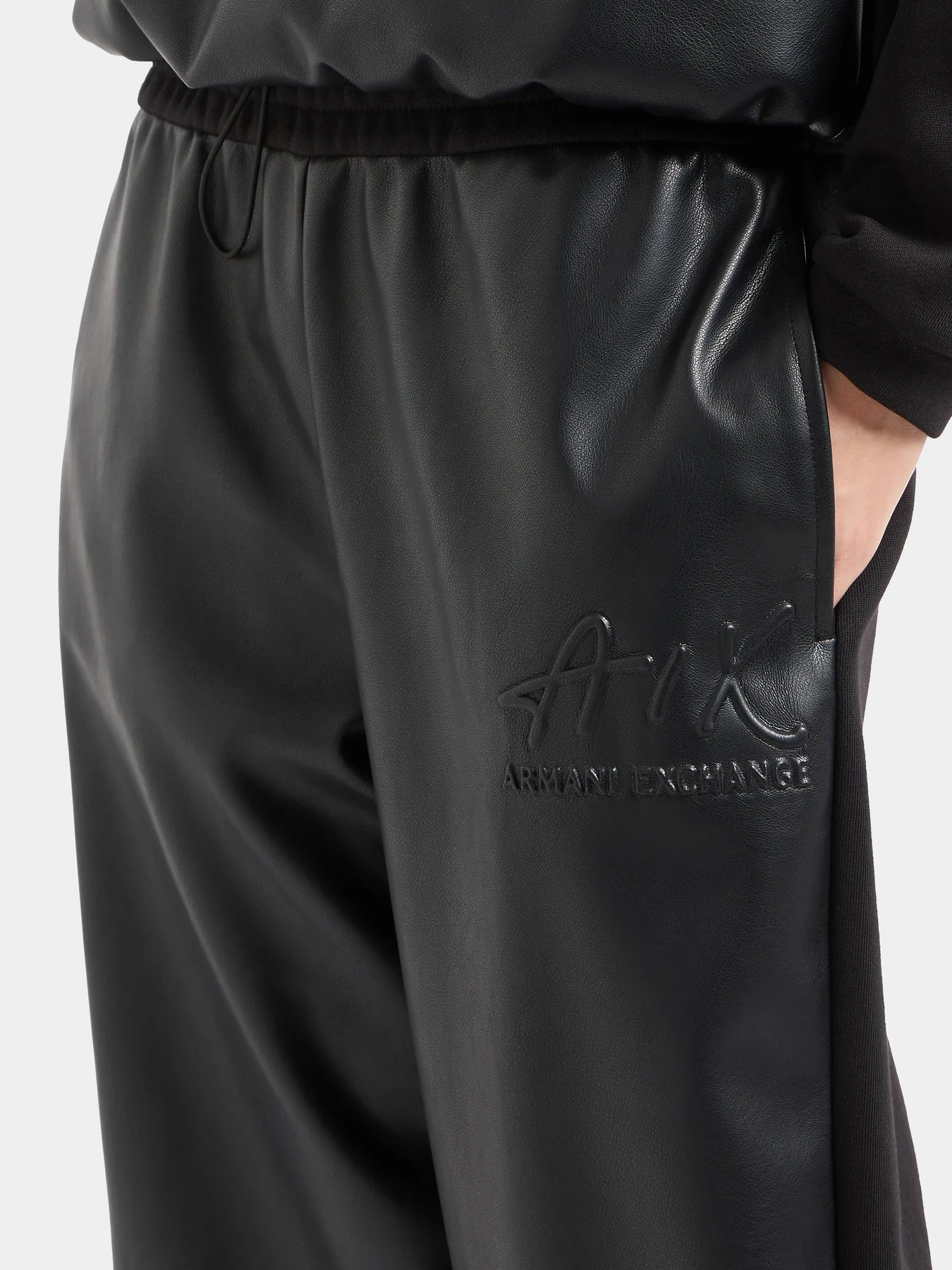 Брюки Armani Exchange модель 6DYP91-YJFLZ-1200 Брюки Armani Exchange модель 6DYP91-YJFLZ-1200 Фото