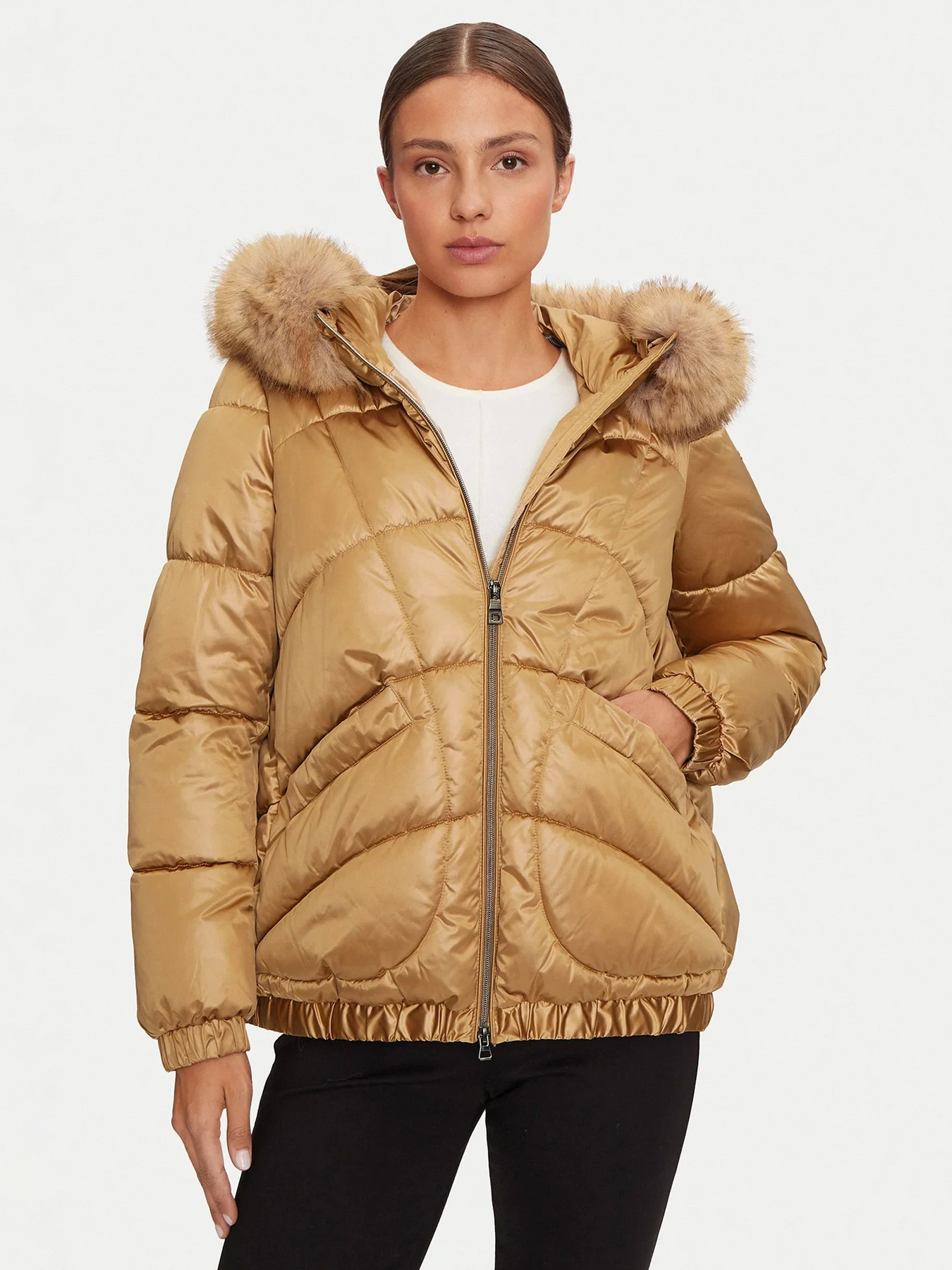 Куртки и дубленки Geox модель W4628S-T2843-F5233 Куртки и дубленки Geox модель W4628S-T2843-F5233 Фото