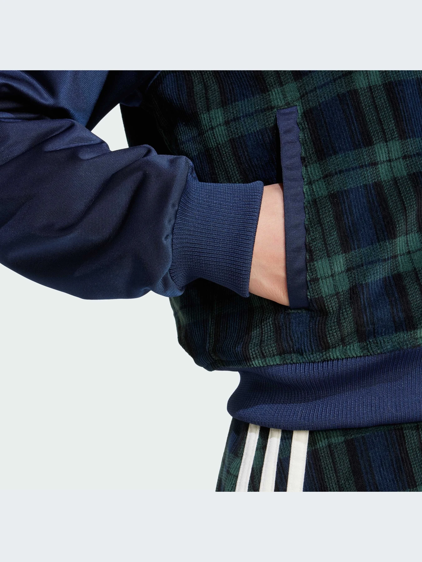 Куртки и дубленки Adidas модель IX1040-KZ Куртки и дубленки Adidas модель IX1040-KZ Фото
