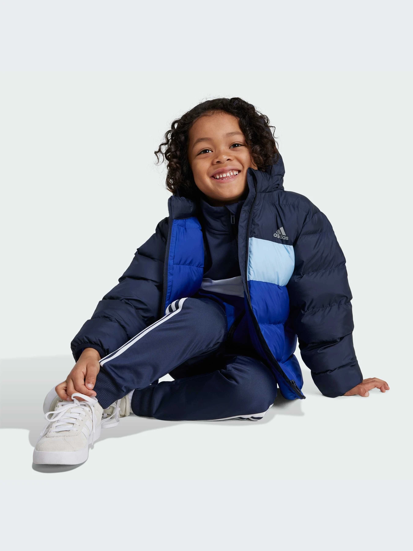 Куртки и дубленки Adidas модель IW0552-KZ Куртки и дубленки Adidas модель IW0552-KZ Фото