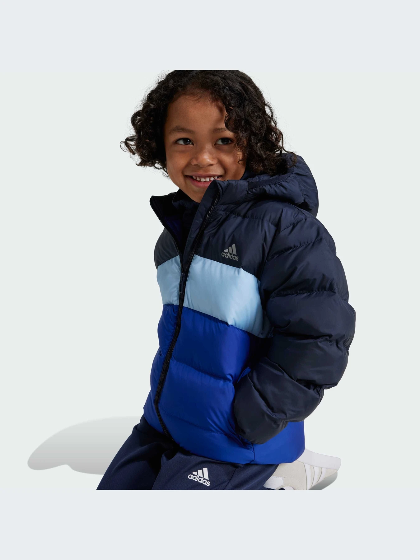 Куртки и дубленки Adidas модель IW0552-KZ Куртки и дубленки Adidas модель IW0552-KZ Фото