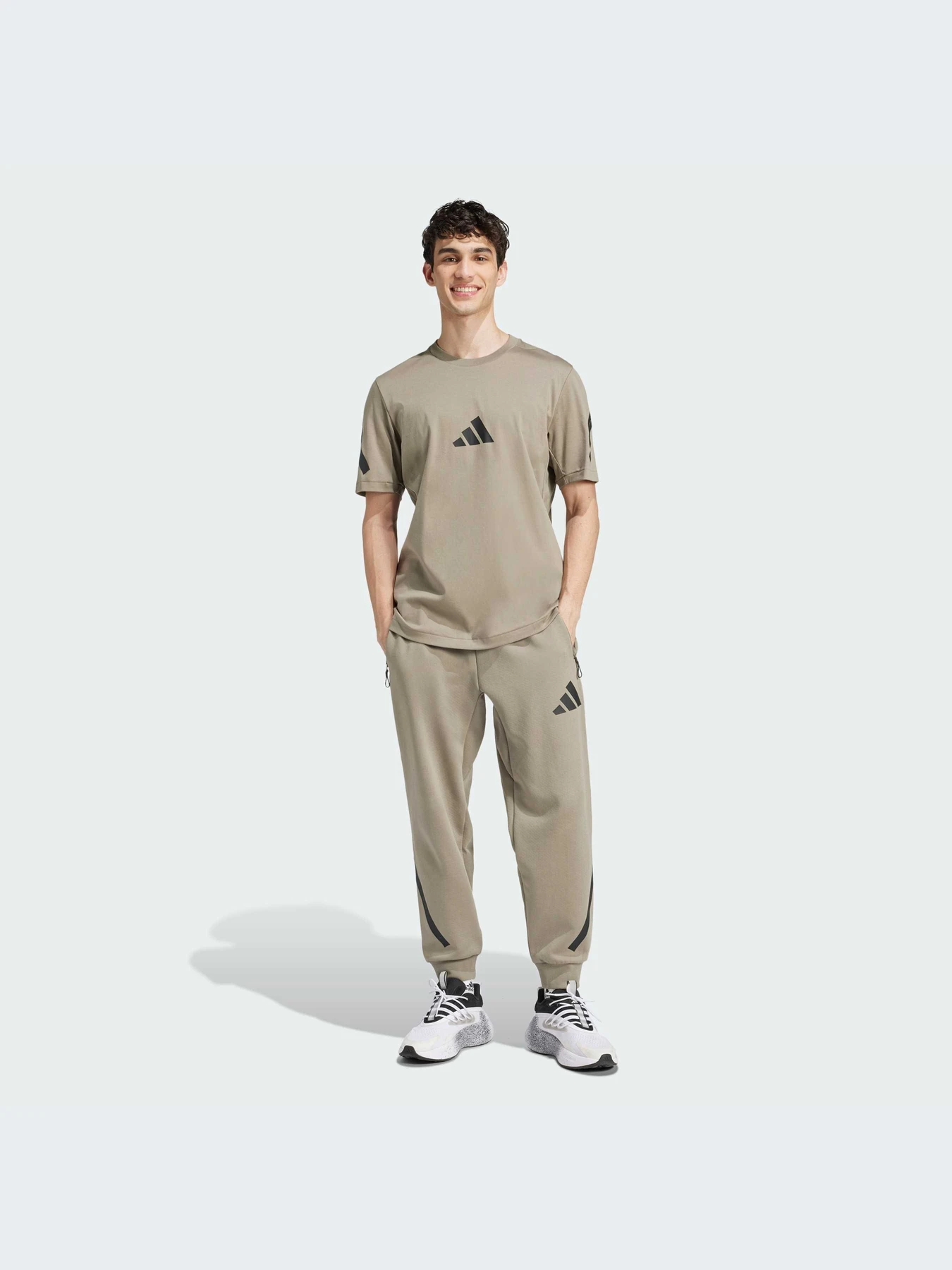 Футболки и поло Adidas ZNE модель JE7541-KZ Футболки и поло Adidas ZNE модель JE7541-KZ Фото