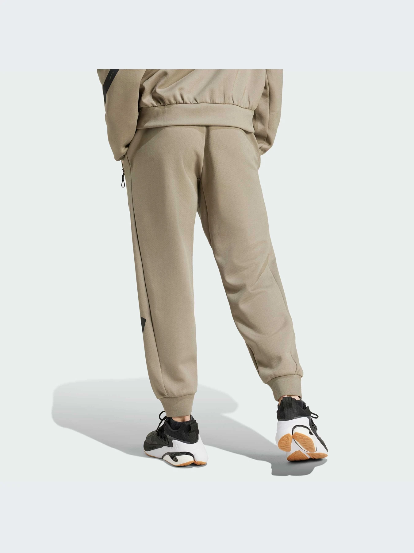 Брюки Adidas ZNE модель JE3072-KZ Брюки Adidas ZNE модель JE3072-KZ Фото