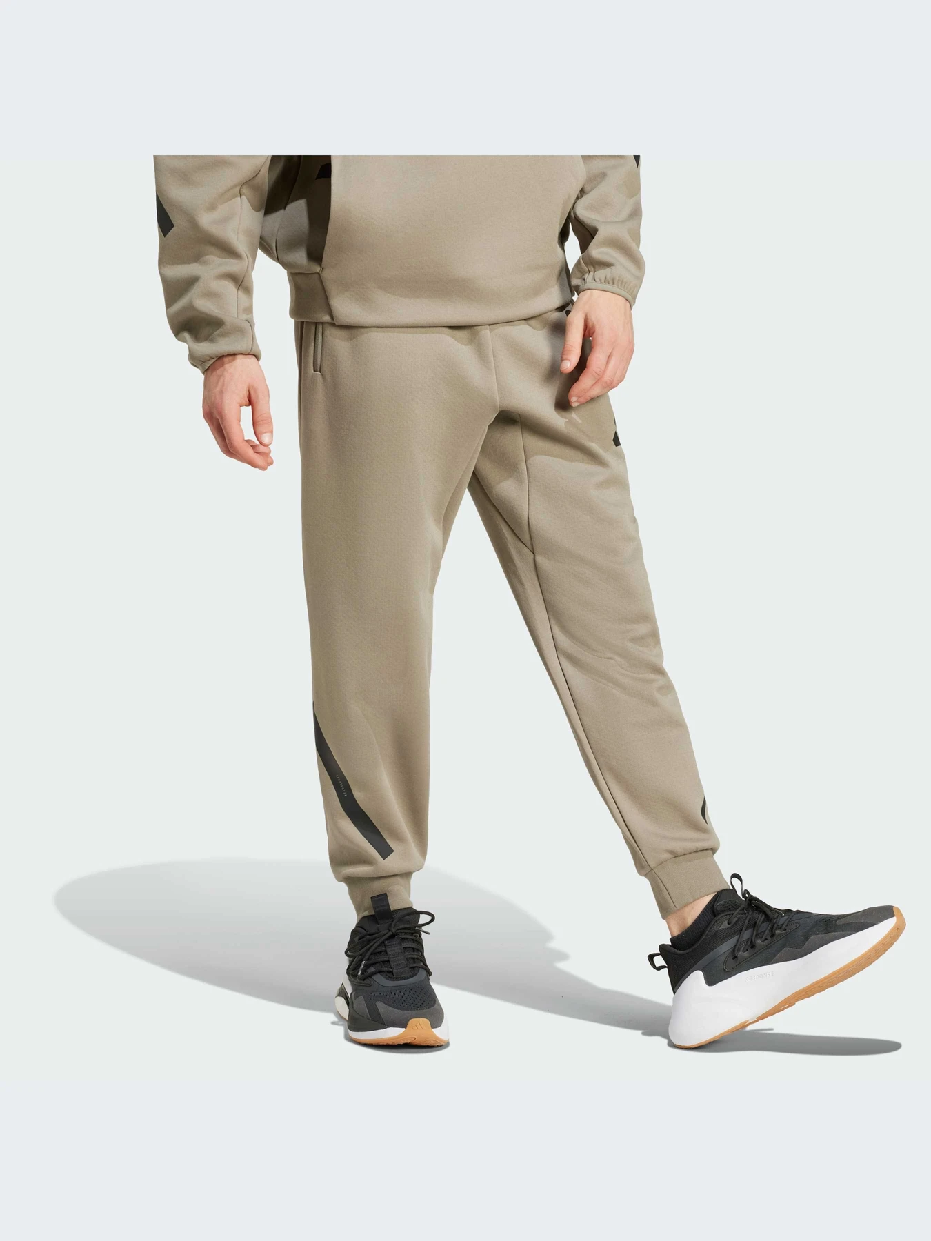 Брюки Adidas ZNE модель JE3072-KZ Брюки Adidas ZNE модель JE3072-KZ Фото