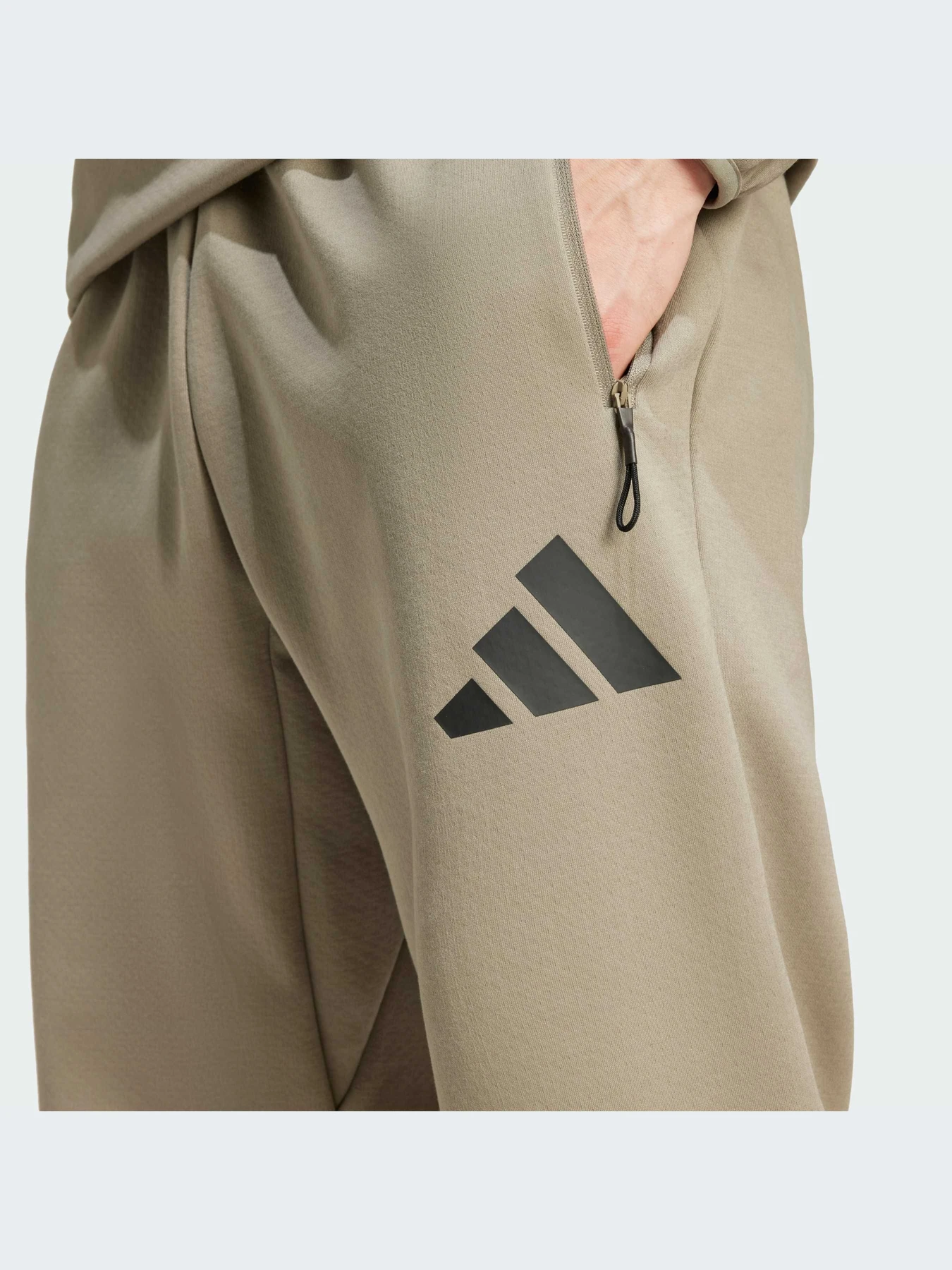 Брюки Adidas ZNE модель JE3072-KZ Брюки Adidas ZNE модель JE3072-KZ Фото