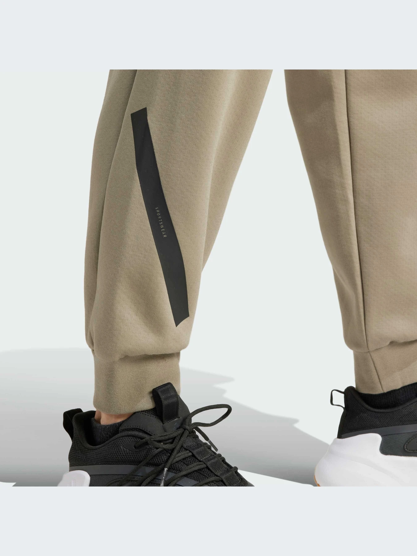 Брюки Adidas ZNE модель JE3072-KZ Брюки Adidas ZNE модель JE3072-KZ Фото