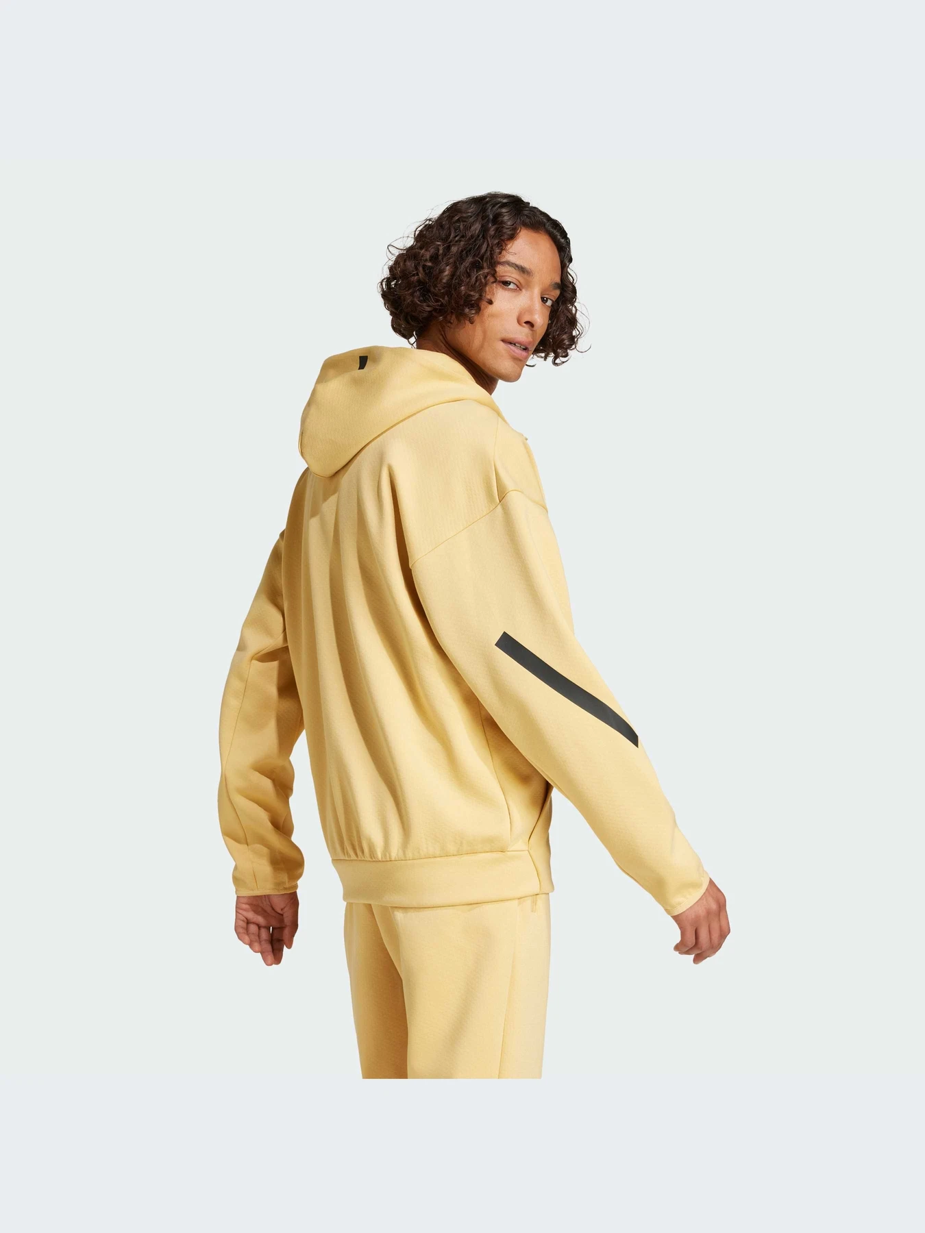 Худи и свитшоты Adidas ZNE модель JE3068-KZ Худи и свитшоты Adidas ZNE модель JE3068-KZ Фото