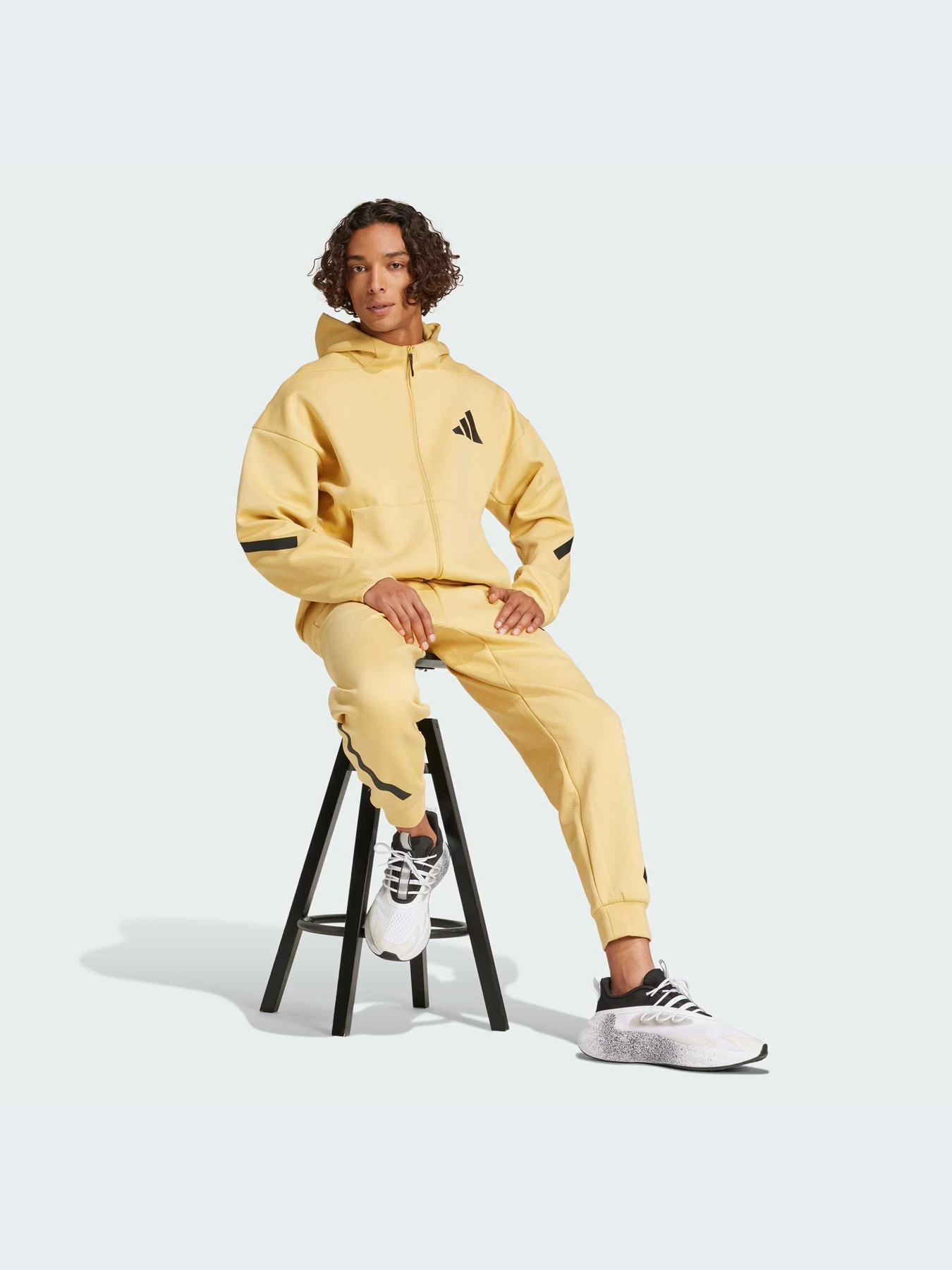 Худи и свитшоты Adidas ZNE модель JE3068-KZ Худи и свитшоты Adidas ZNE модель JE3068-KZ Фото