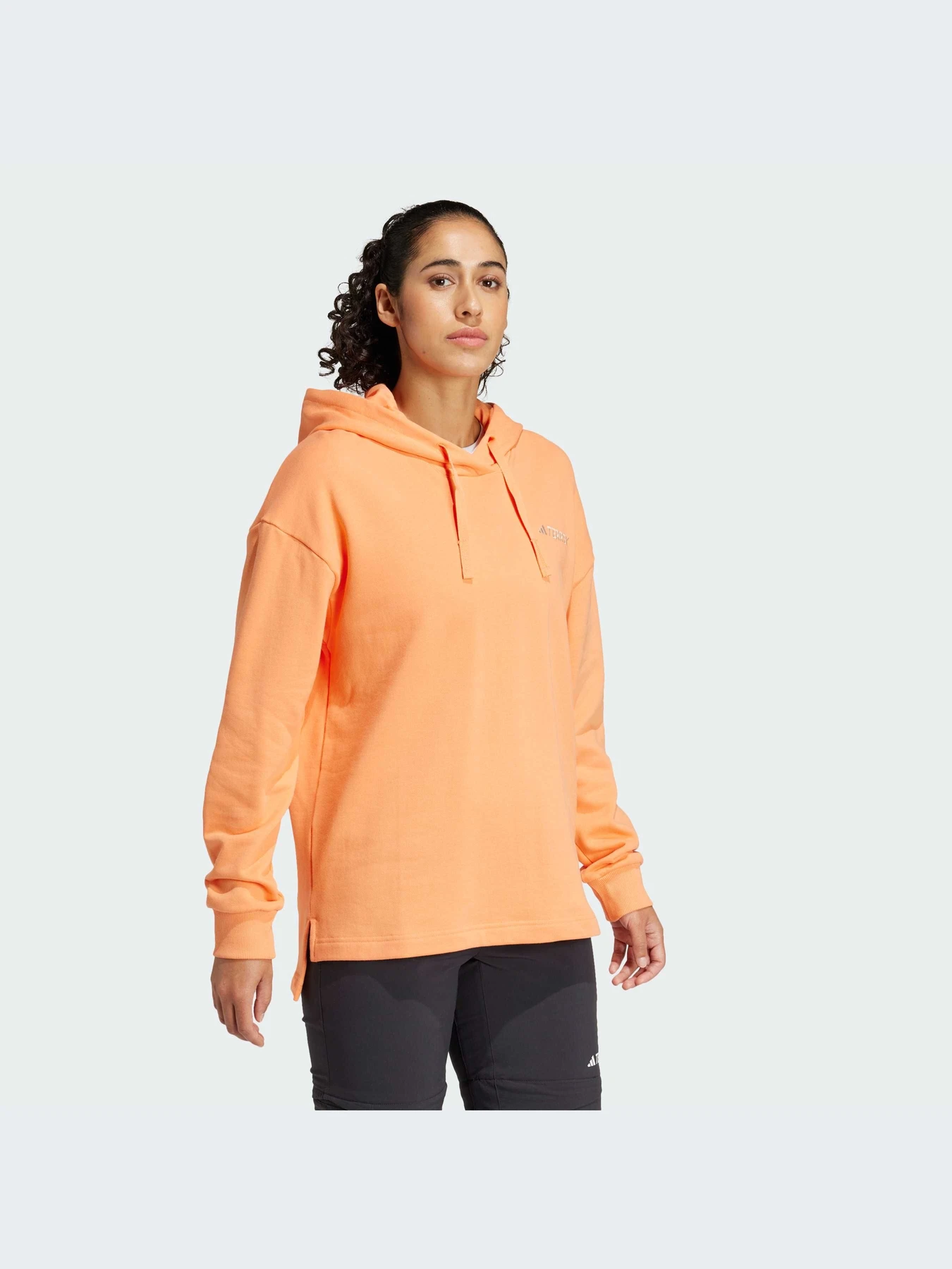 Худи и свитшоты Adidas модель IS7227-KZ Худи и свитшоты Adidas модель IS7227-KZ Фото