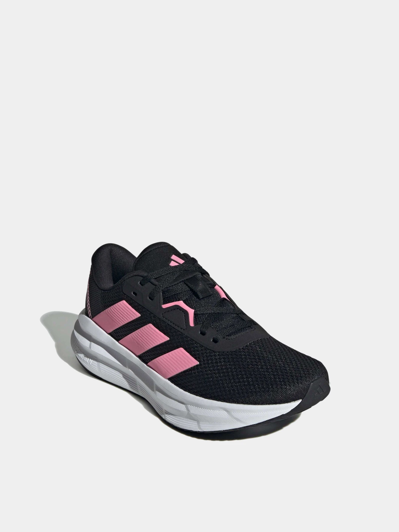 Кроссовки Adidas модель ID8763 Кроссовки Adidas модель ID8763 Фото