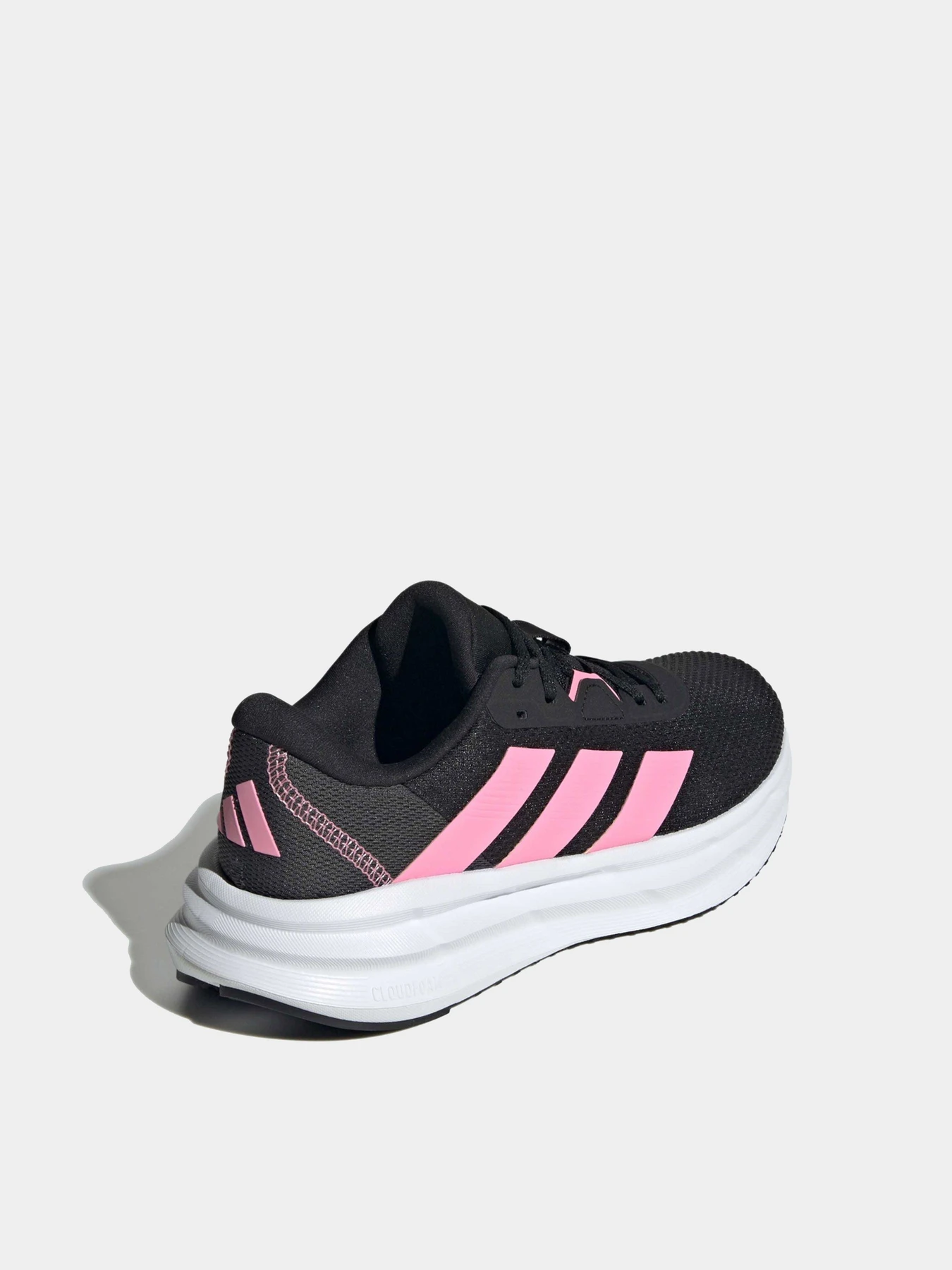 Кроссовки Adidas модель ID8763 Кроссовки Adidas модель ID8763 Фото