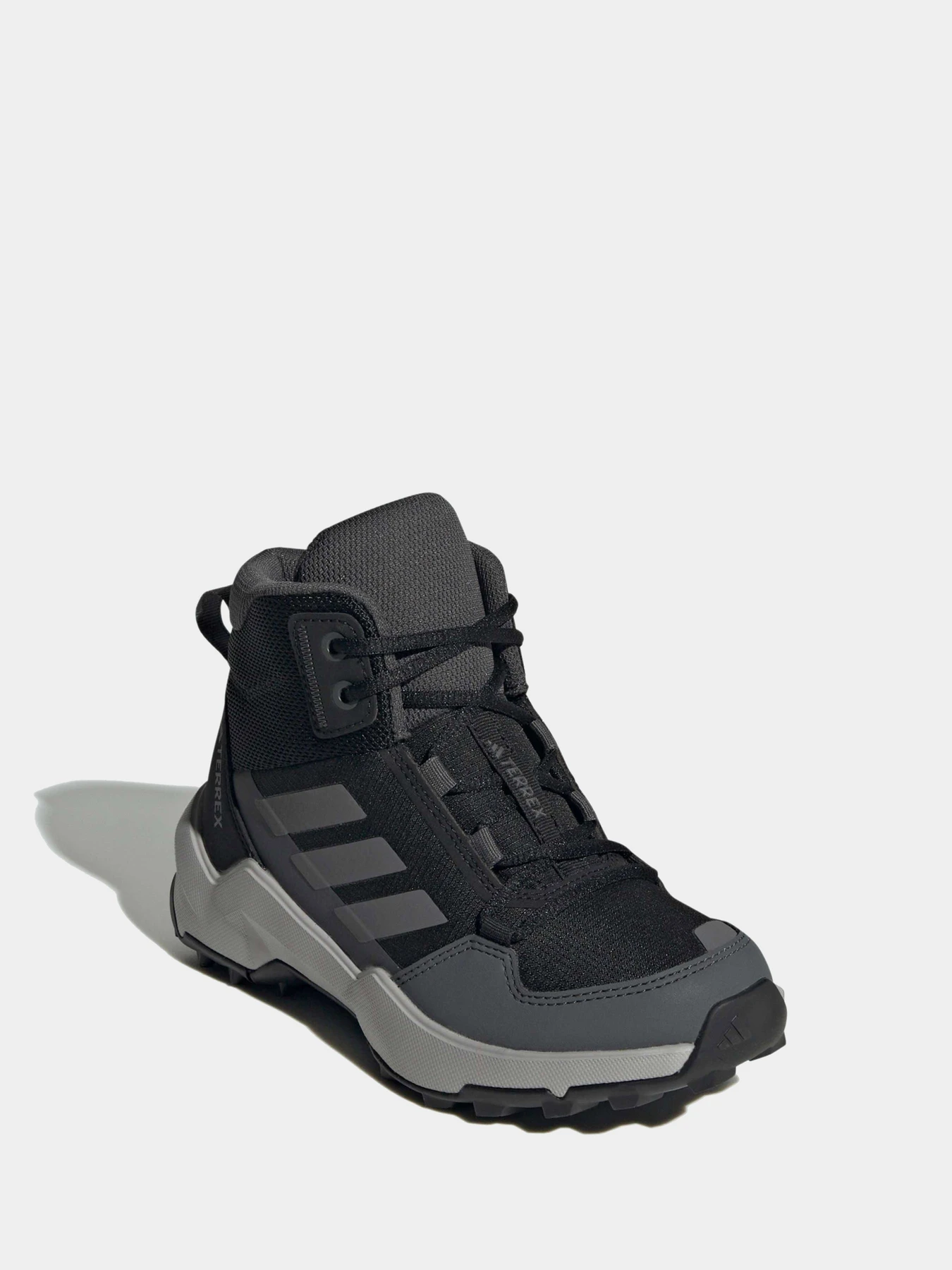 Ботинки и сапоги Adidas модель IF6520 Ботинки и сапоги Adidas модель IF6520 Фото