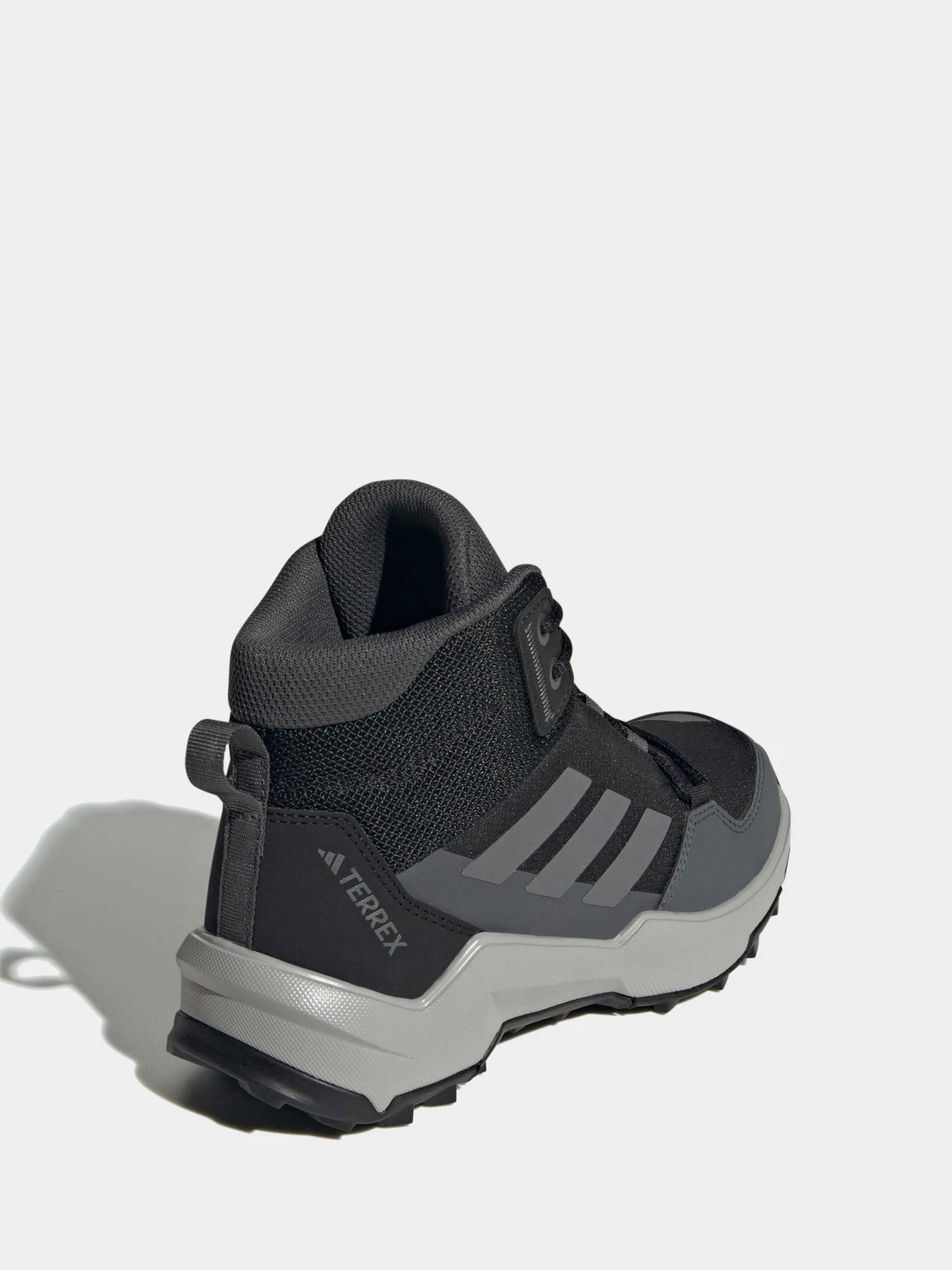 Ботинки и сапоги Adidas модель IF6520 Ботинки и сапоги Adidas модель IF6520 Фото