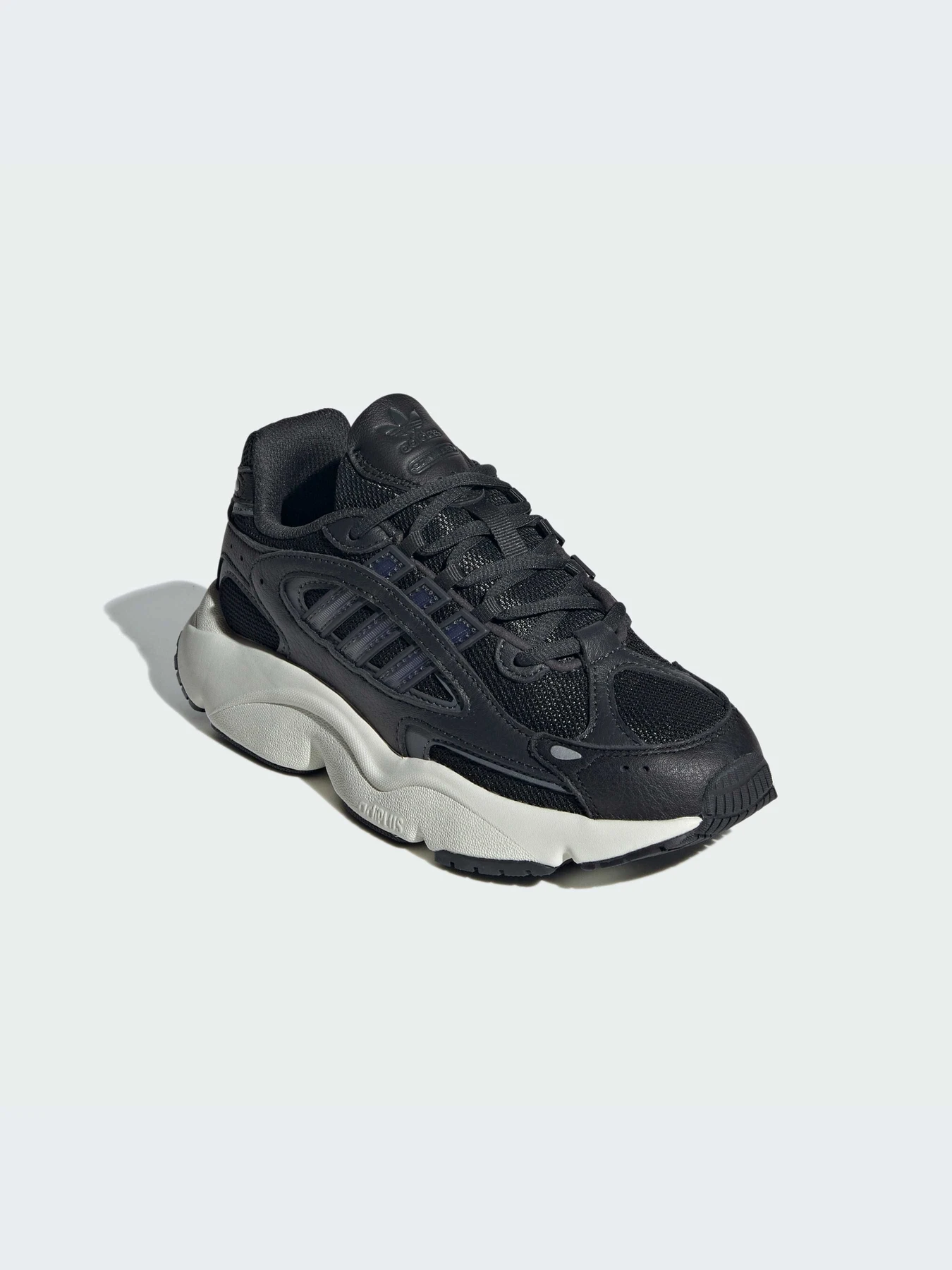 Кроссовки Adidas Ozweego модель IF9092-KZ Кроссовки Adidas Ozweego модель IF9092-KZ Фото