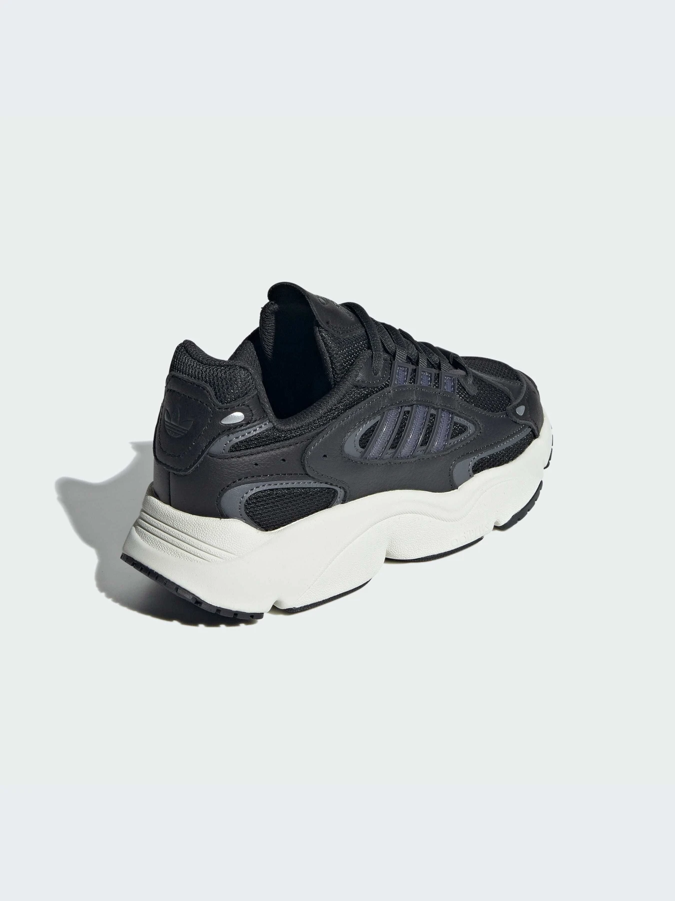 Кроссовки Adidas Ozweego модель IF9092-KZ Кроссовки Adidas Ozweego модель IF9092-KZ Фото