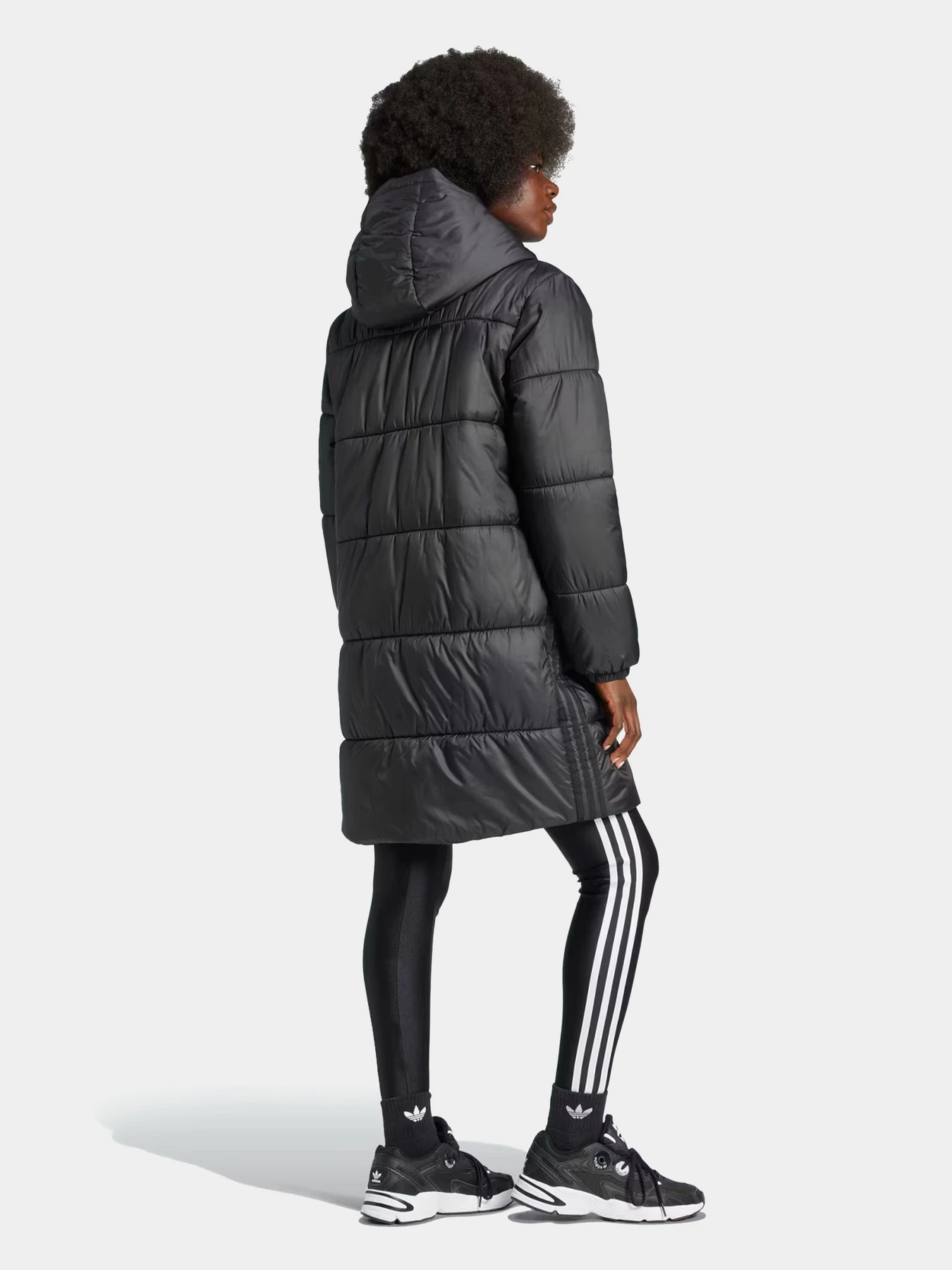 Куртки и дубленки Adidas модель IW5858 Куртки и дубленки Adidas модель IW5858 Фото