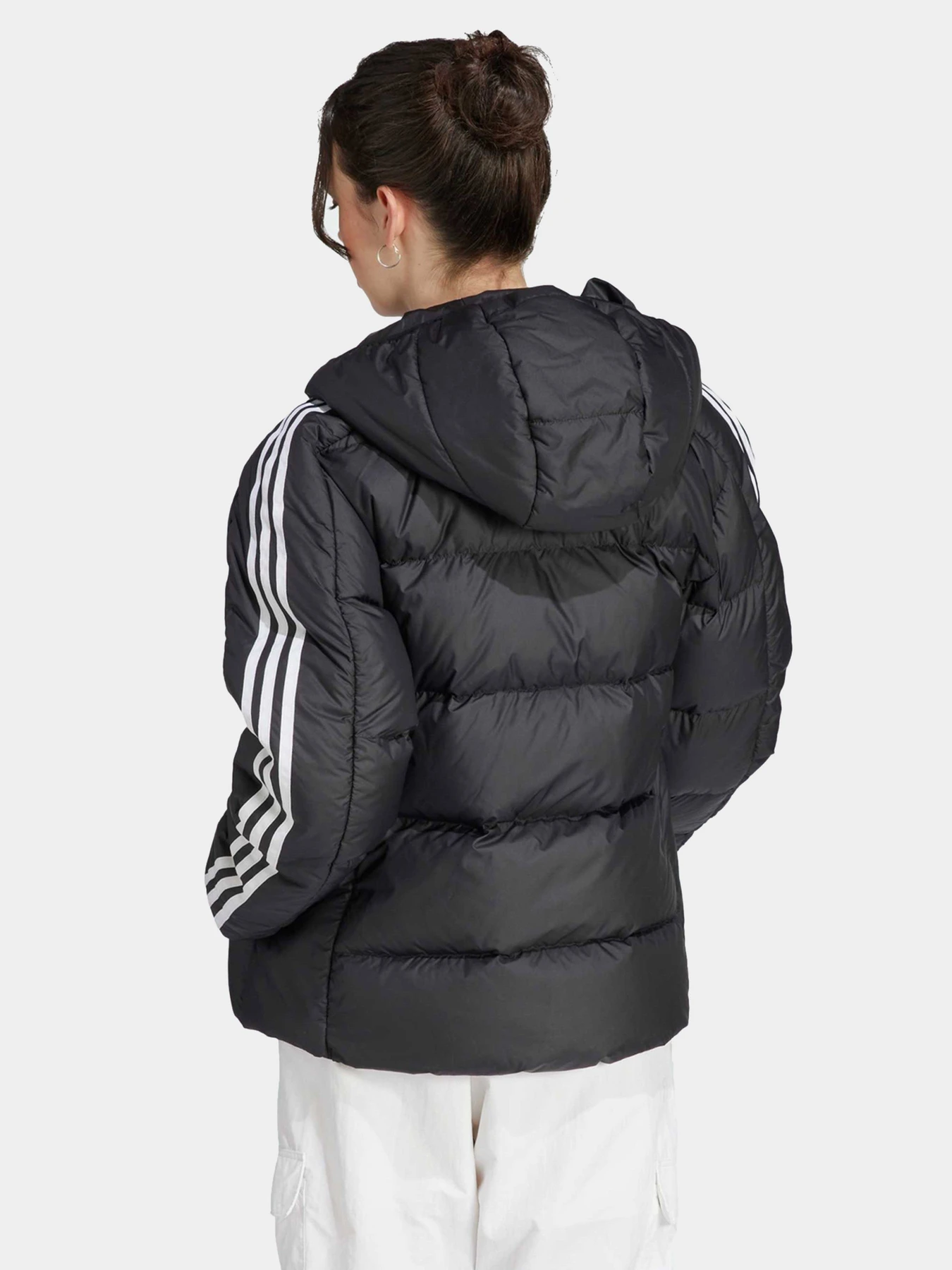 Куртки и дубленки Adidas модель HZ8483 Куртки и дубленки Adidas модель HZ8483 Фото