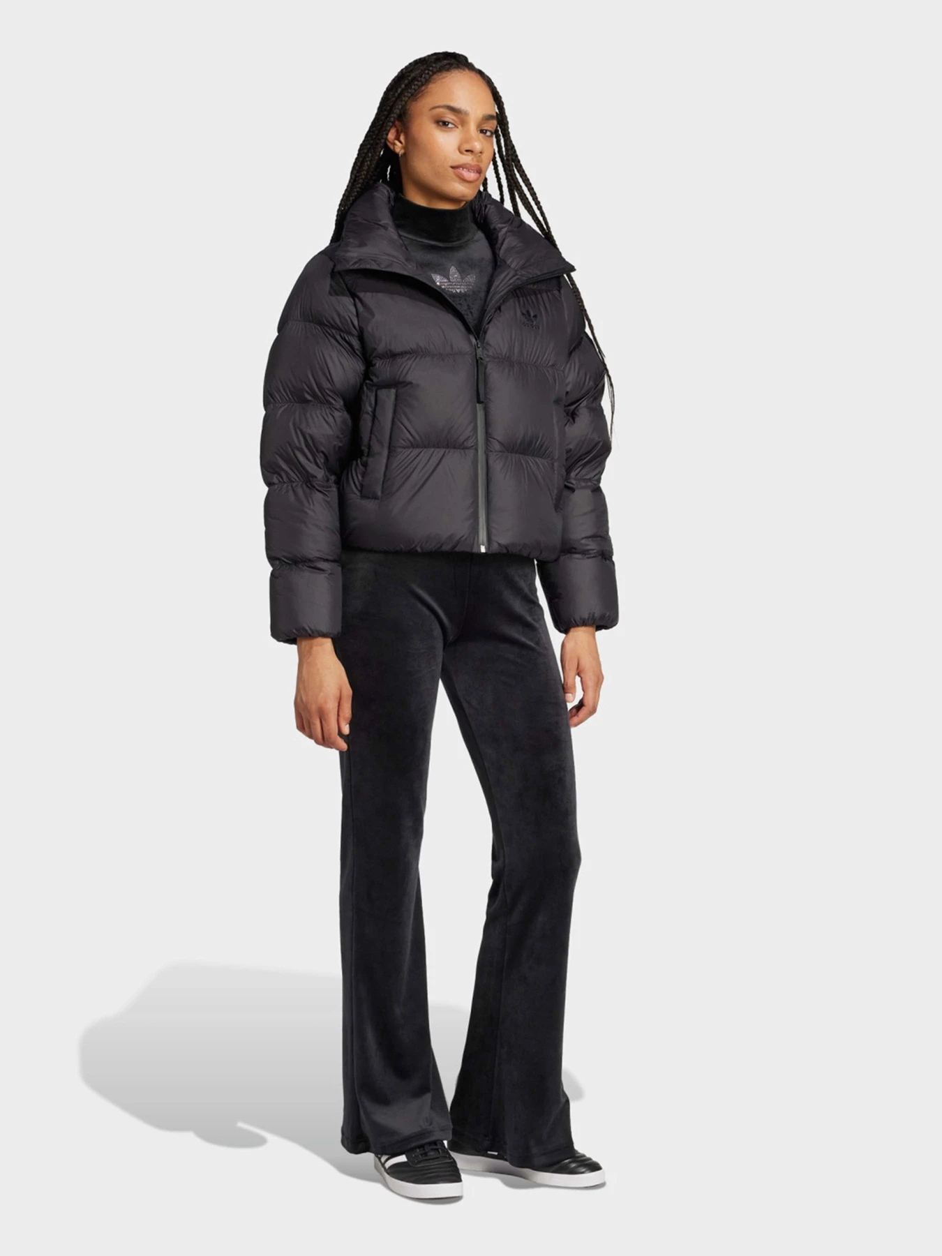 Куртки и дубленки Adidas модель IW8368 Куртки и дубленки Adidas модель IW8368 Фото