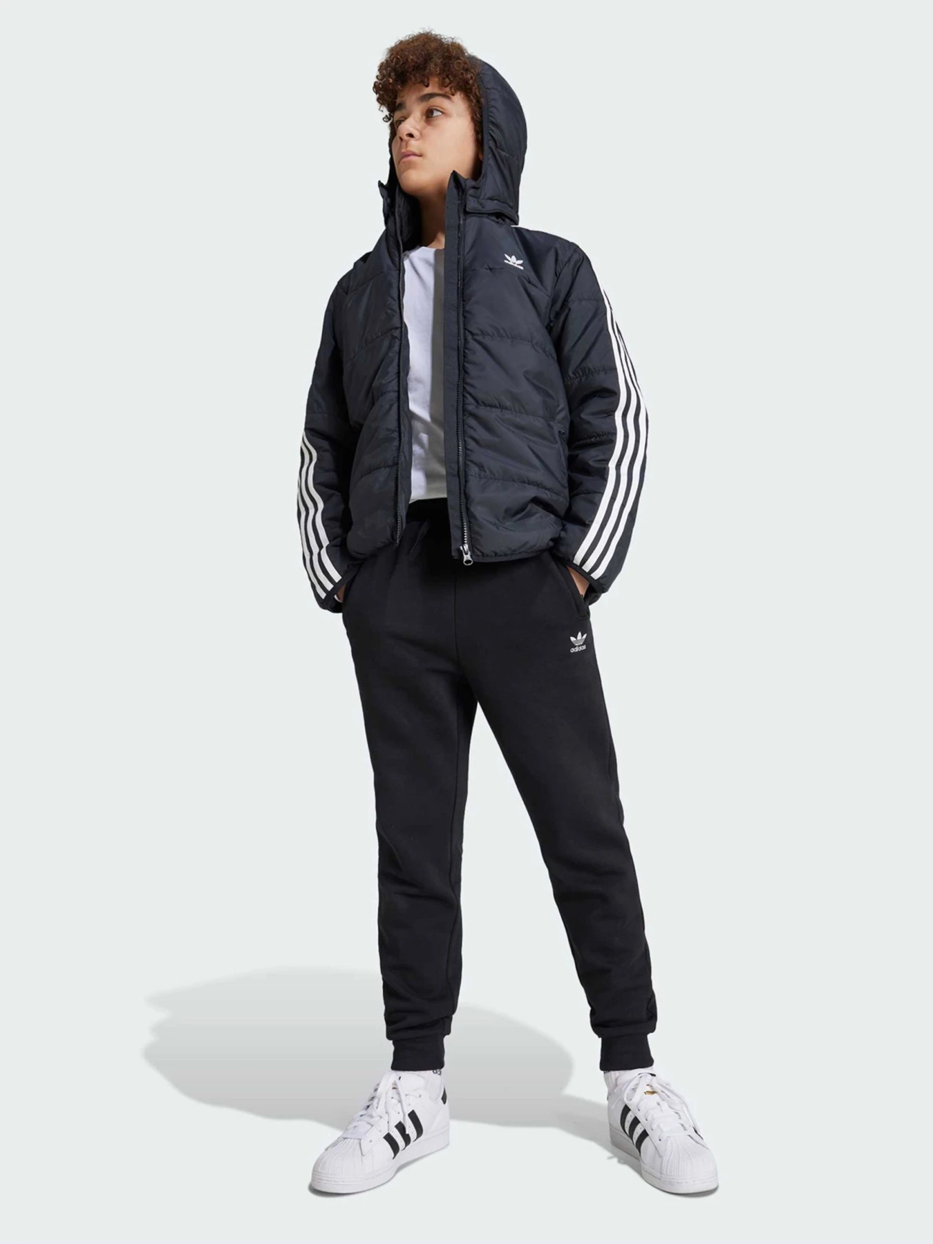 Куртки и дубленки Adidas модель IY7497 Куртки и дубленки Adidas модель IY7497 Фото