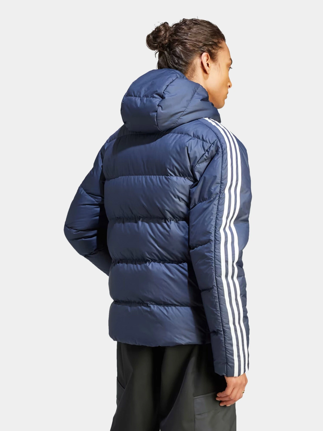 Куртки и дубленки Adidas модель IK3213 Куртки и дубленки Adidas модель IK3213 Фото