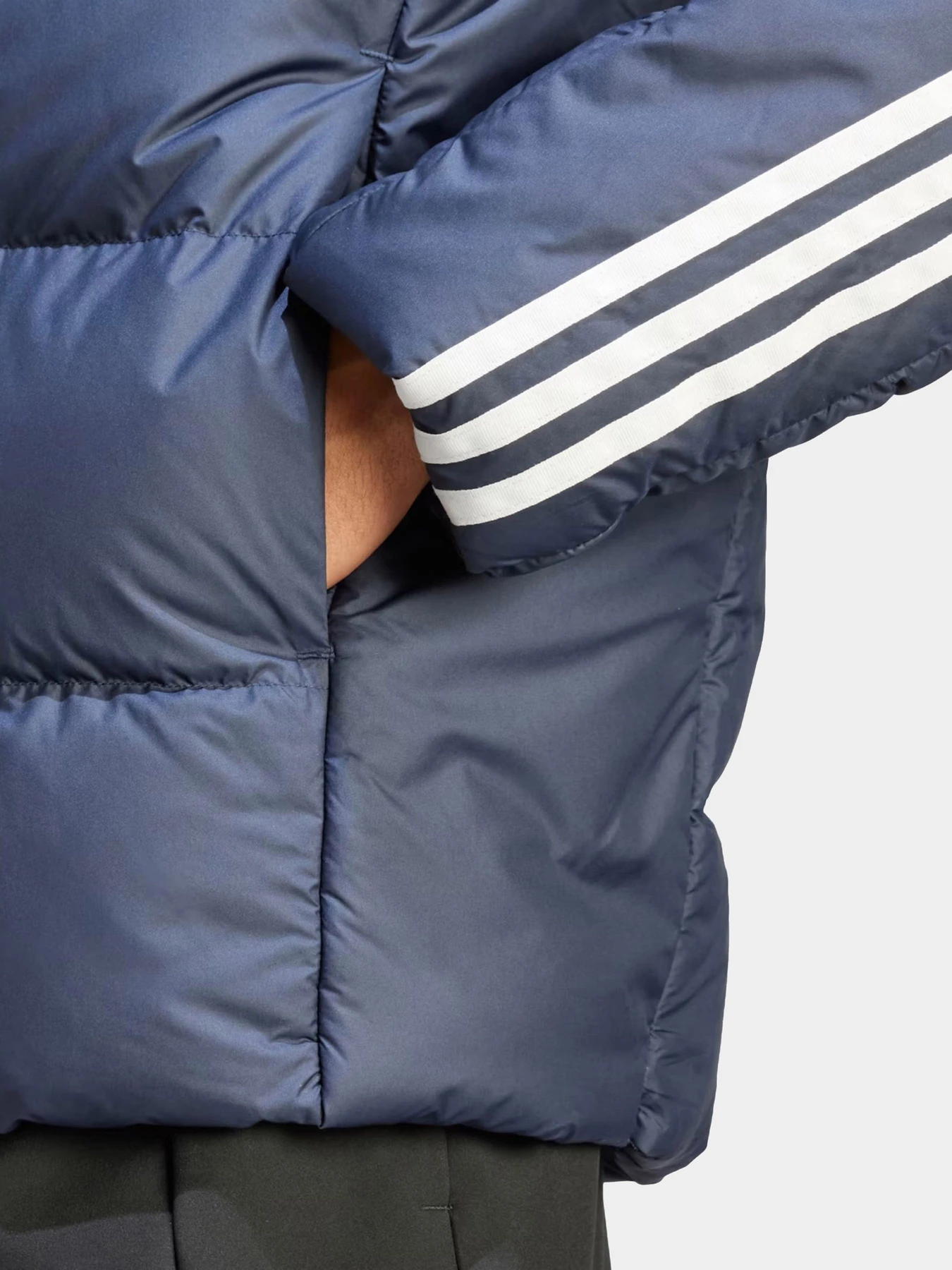 Куртки и дубленки Adidas модель IK3213 Куртки и дубленки Adidas модель IK3213 Фото
