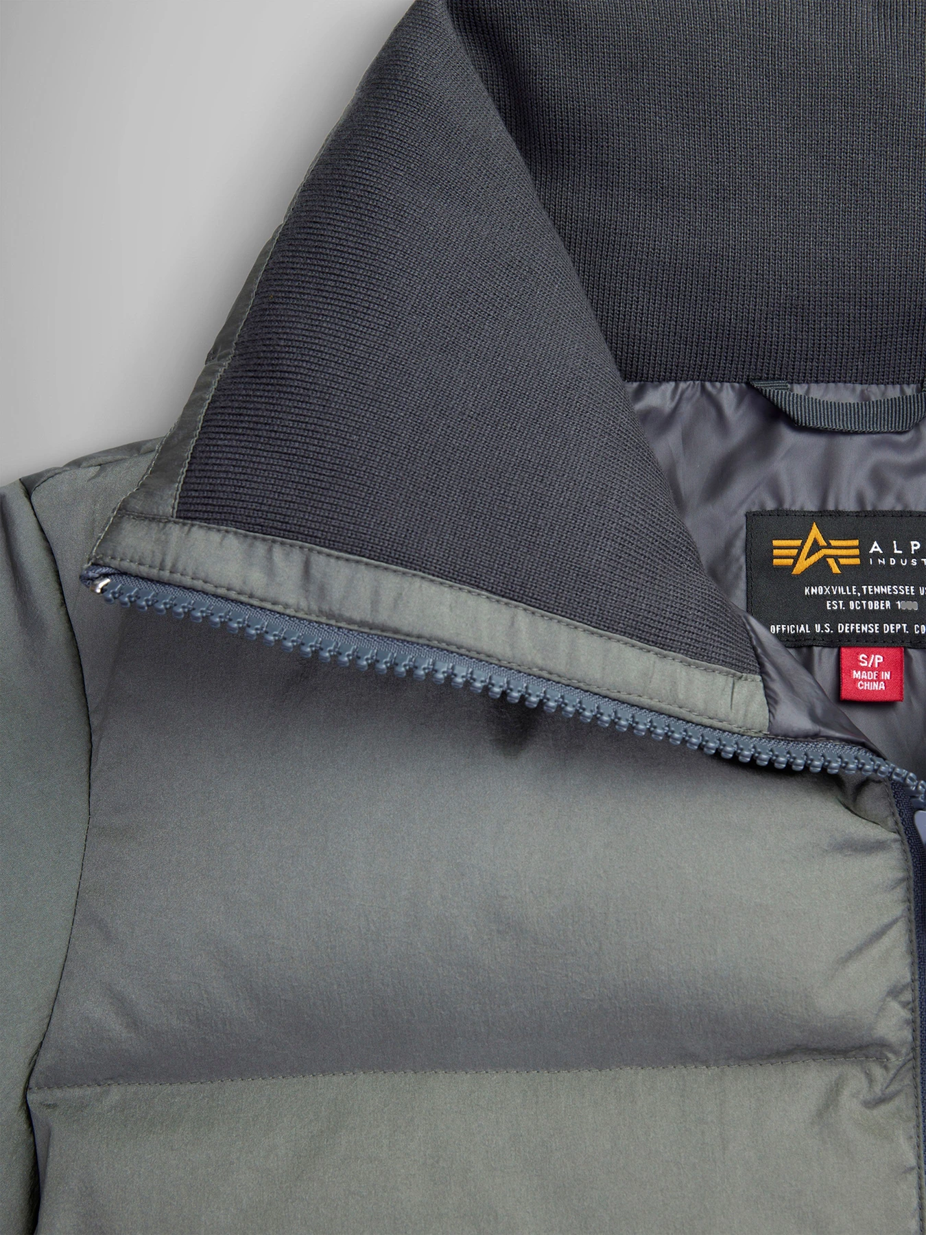 Куртки и дубленки Alpha Industries модель WJS53503C1_060 Куртки и дубленки Alpha Industries модель WJS53503C1_060 Фото