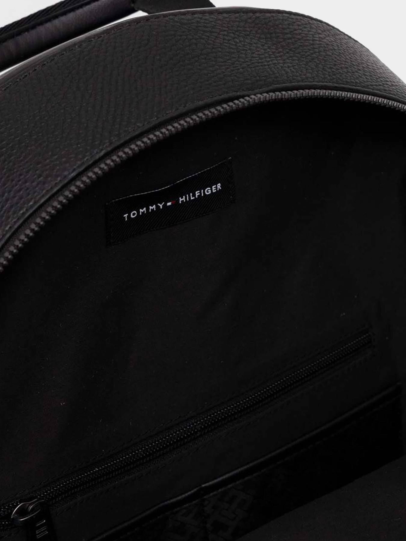 Рюкзаки Tommy Hilfiger модель AM0AM12713-BDS Рюкзаки Tommy Hilfiger модель AM0AM12713-BDS Фото