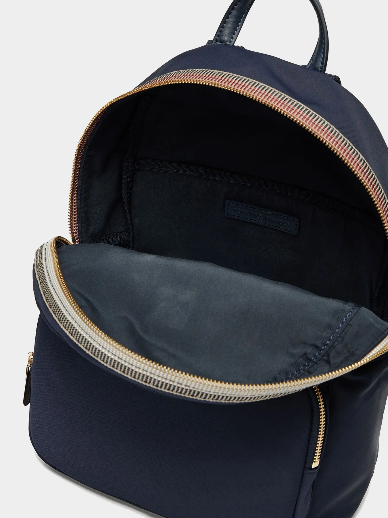 Рюкзаки Tommy Hilfiger модель AW0AW17106-DW6 Рюкзаки Tommy Hilfiger модель AW0AW17106-DW6 Фото