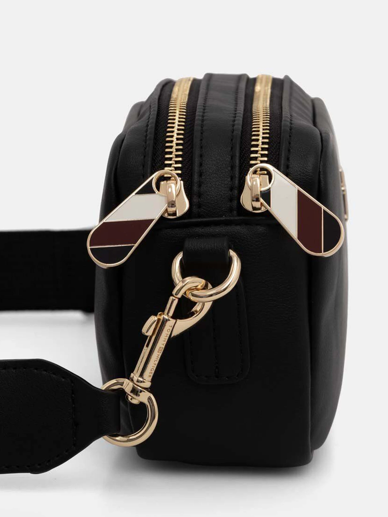 Сумки Tommy Hilfiger модель AW0AW16475-BDS Сумки Tommy Hilfiger модель AW0AW16475-BDS Фото