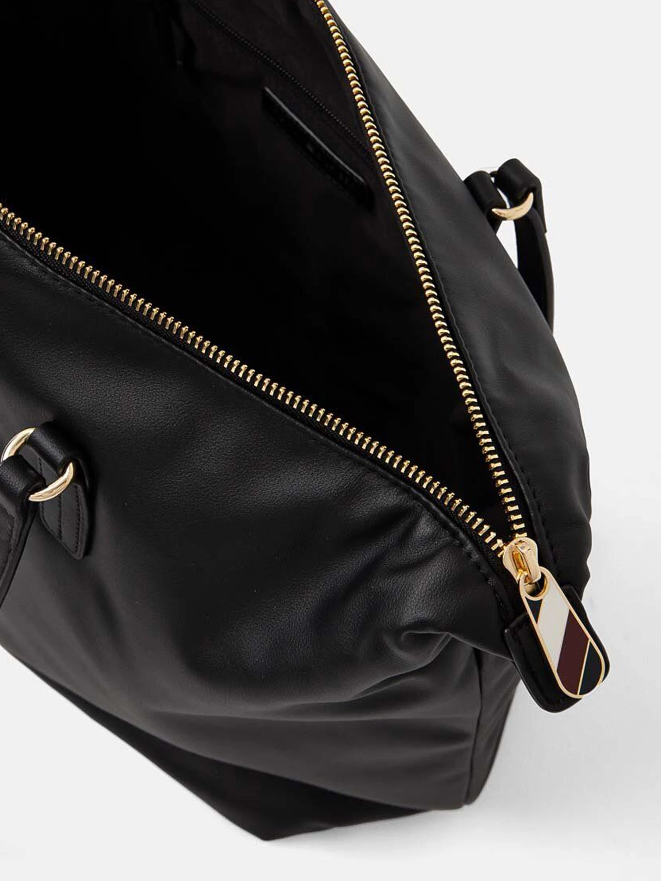 Сумки Tommy Hilfiger модель AW0AW16477-BDS Сумки Tommy Hilfiger модель AW0AW16477-BDS Фото