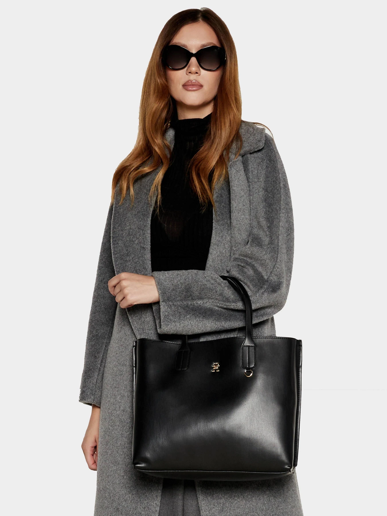 Сумки Tommy Hilfiger модель AW0AW16455-BDS Сумки Tommy Hilfiger модель AW0AW16455-BDS Фото
