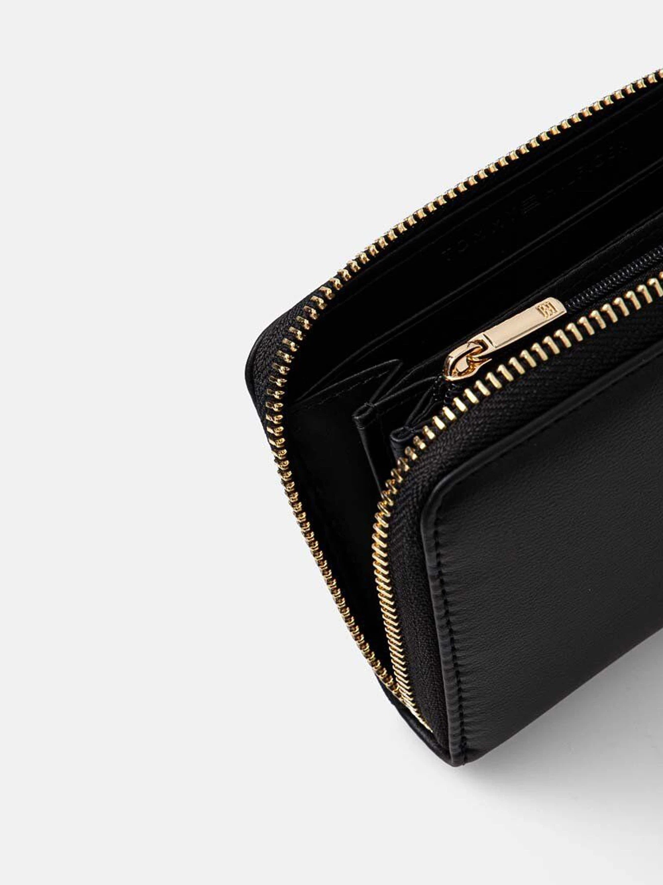 Кошельки Tommy Hilfiger модель AW0AW16582-BDS Кошельки Tommy Hilfiger модель AW0AW16582-BDS Фото
